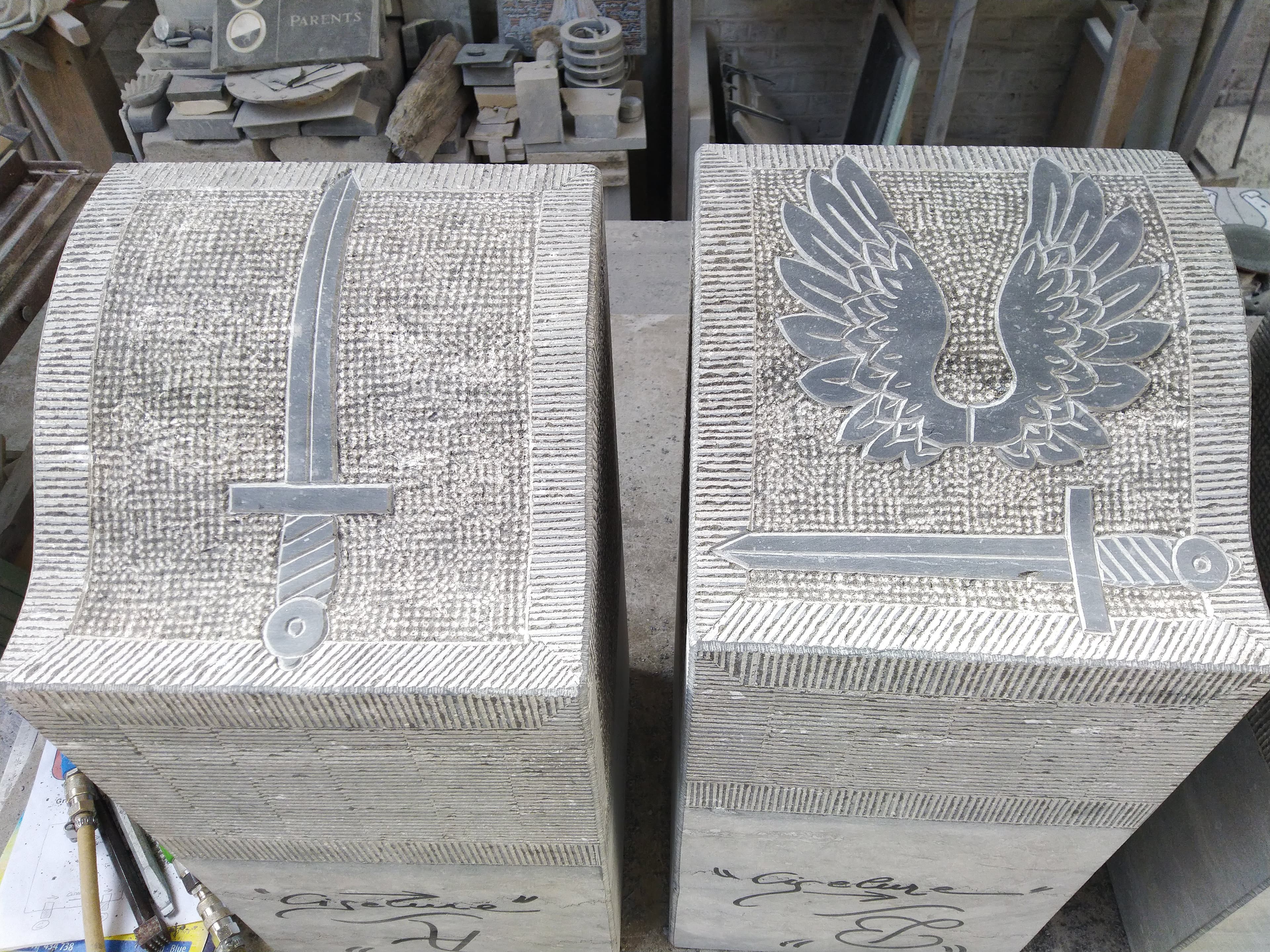 Corbeaux Blasons Gravés et peints
