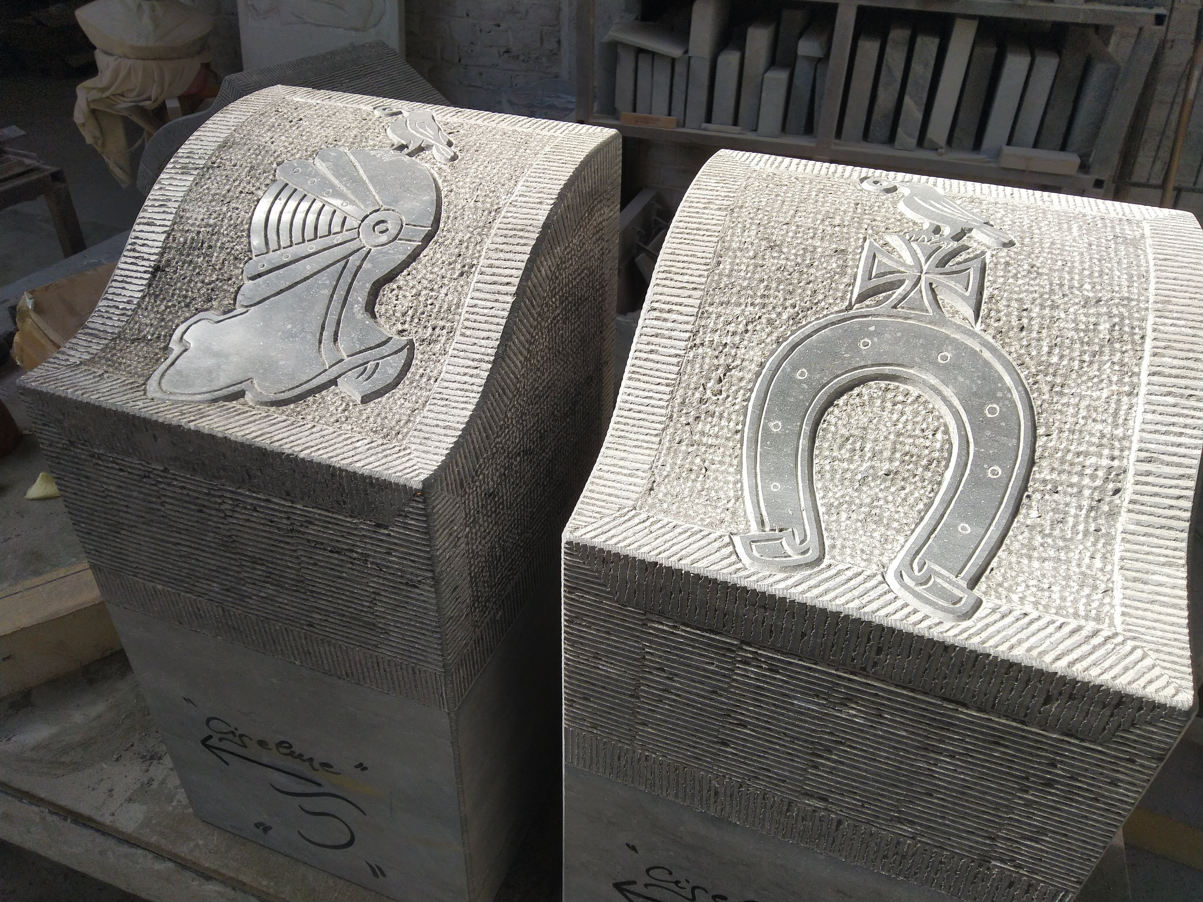Corbeaux Blasons Gravés et peints