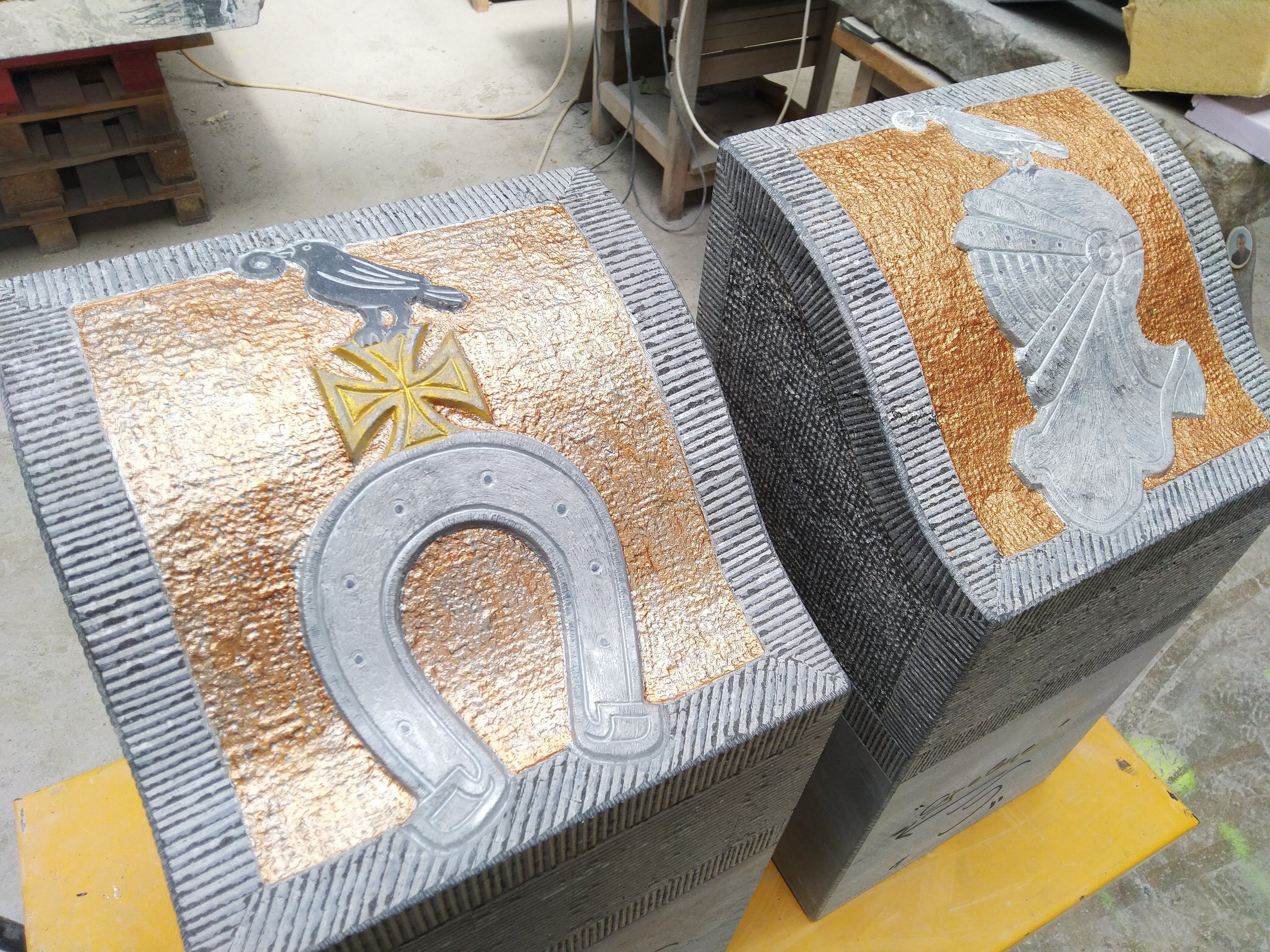 Corbeaux Blasons Gravés et peints