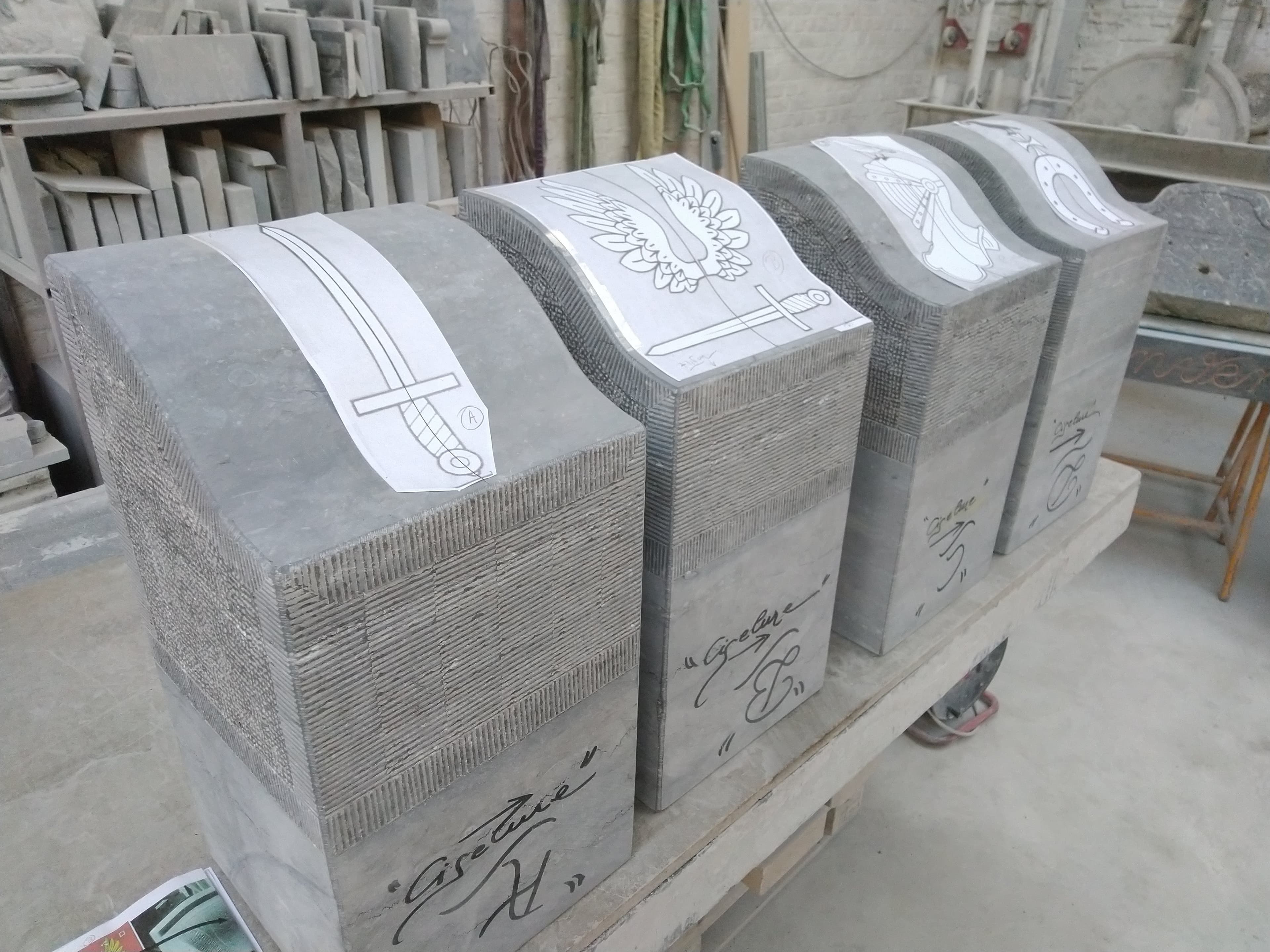 Corbeaux Blasons Gravés et peints