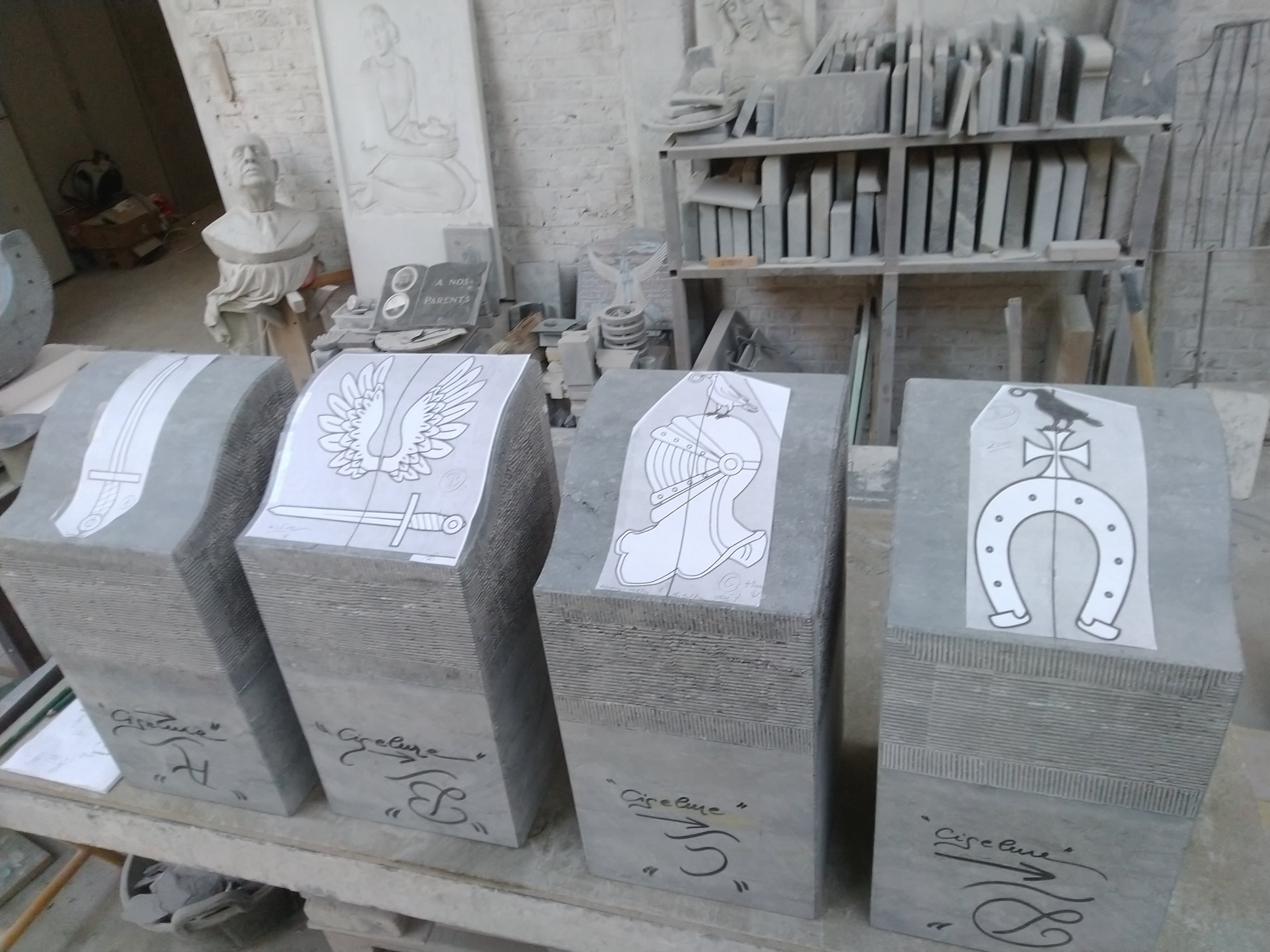 Corbeaux Blasons Gravés et peints