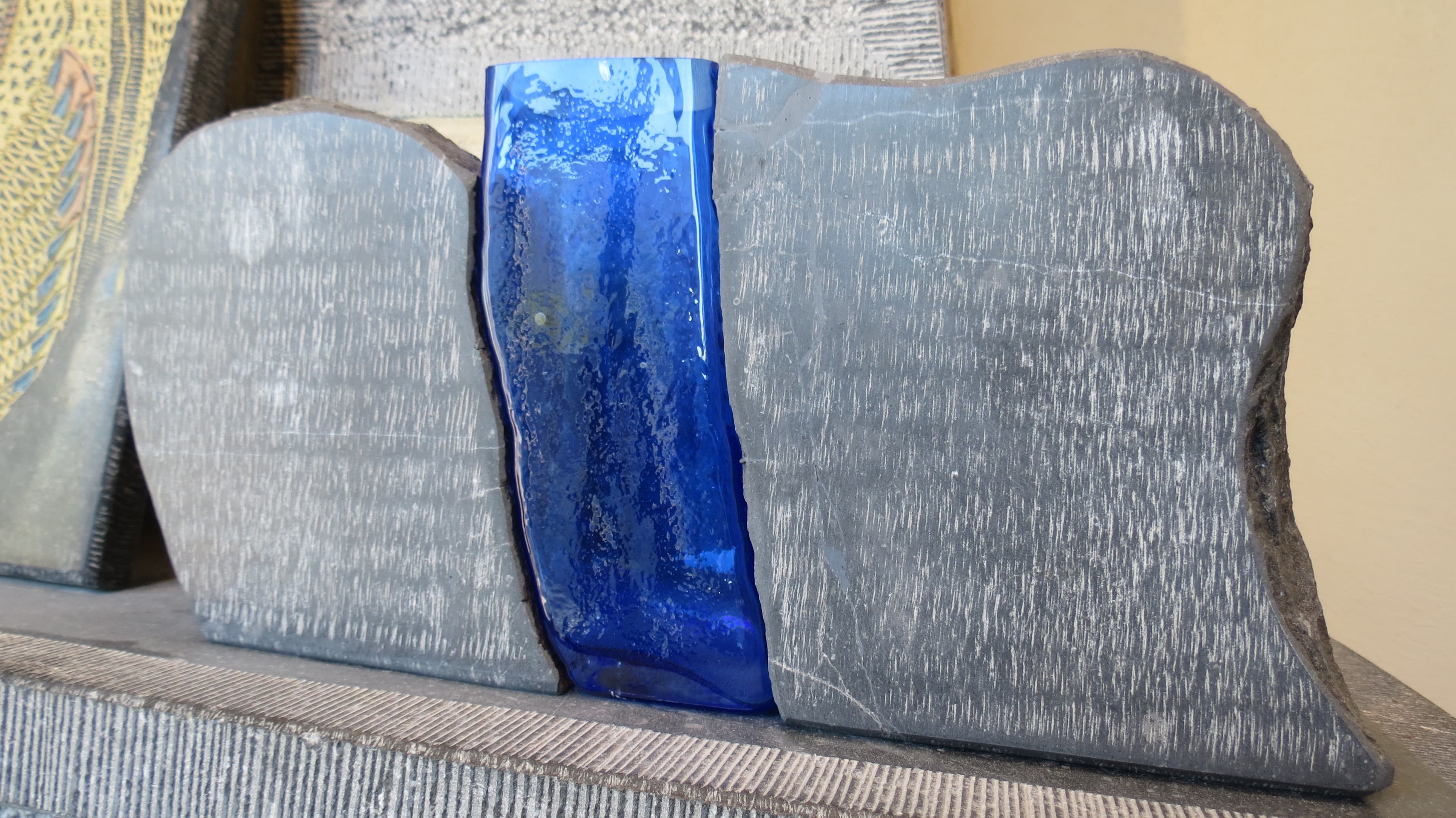 Coulée de Verre entre deux pierre