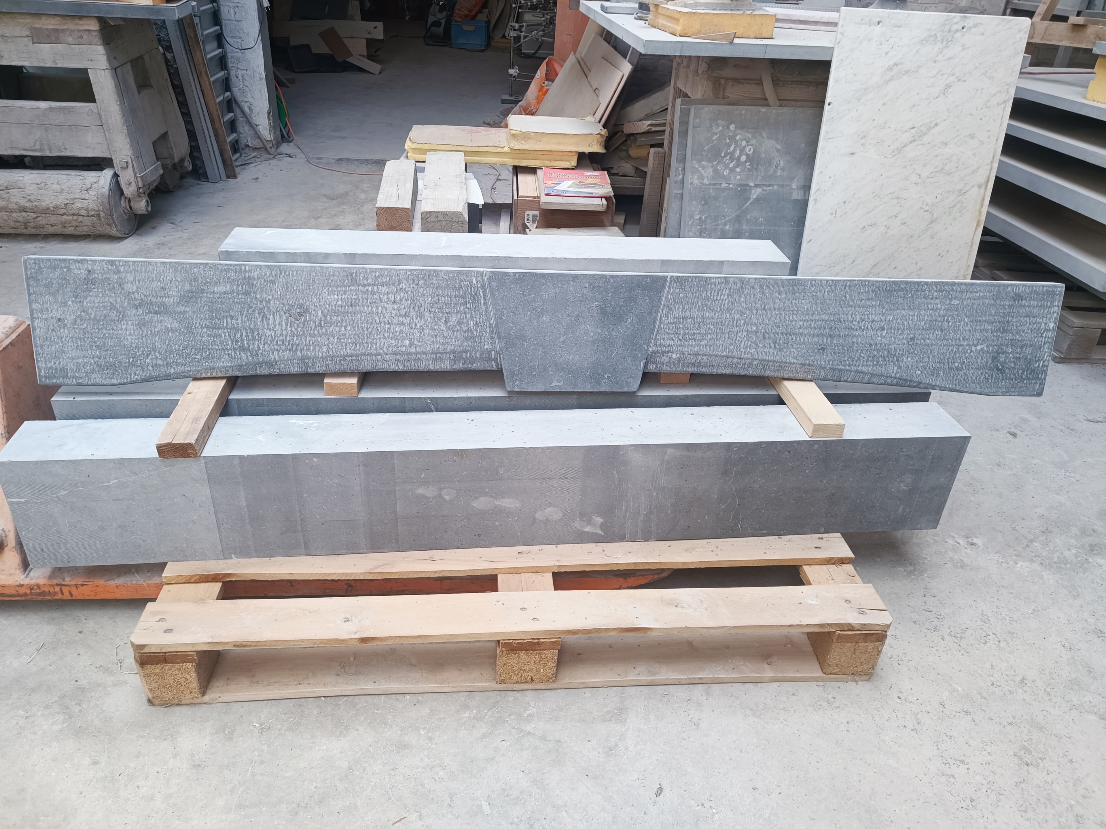 Faux-linteaux pour habillage linteaux béton