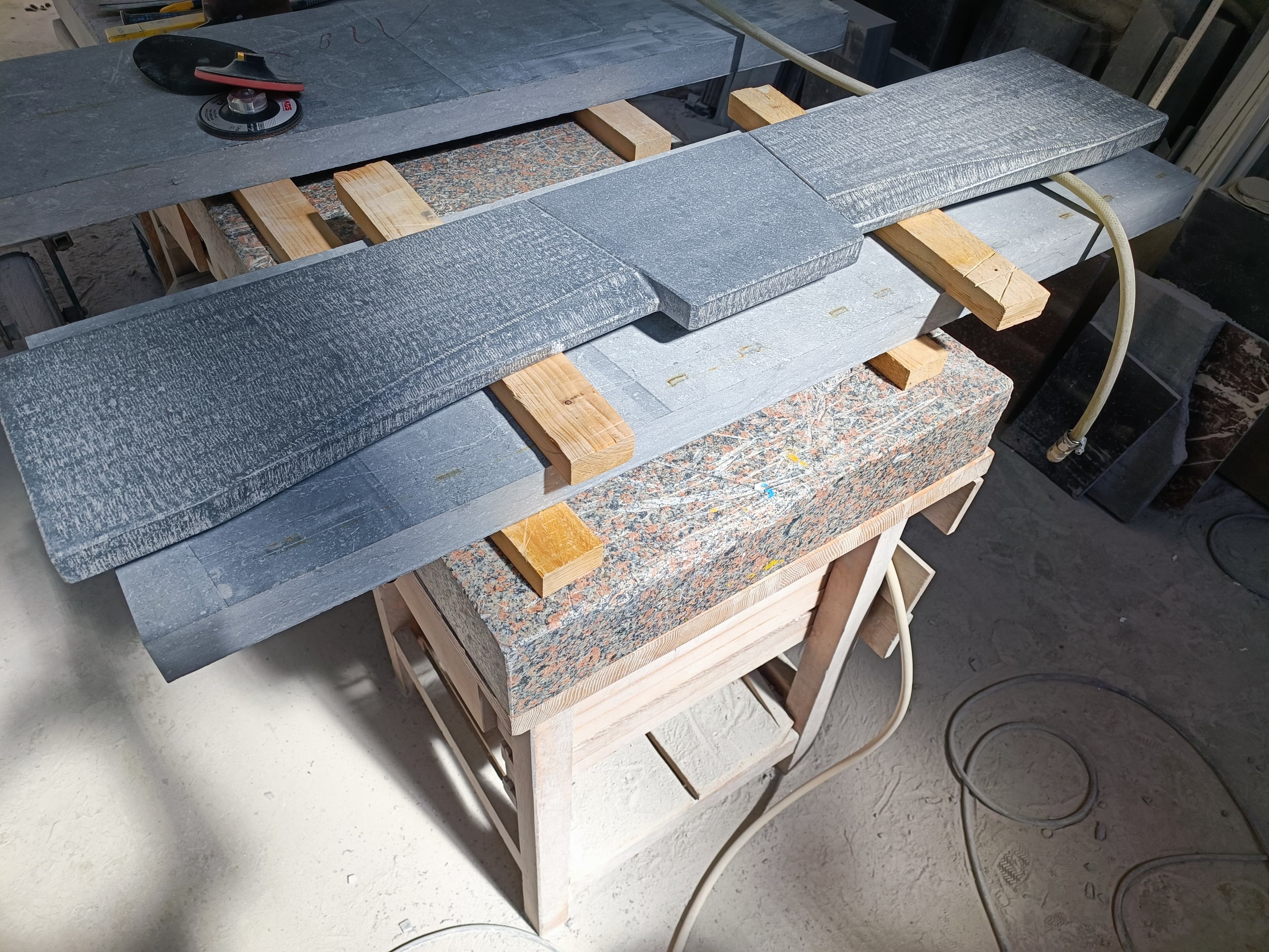 Faux-linteaux pour habillage linteaux béton