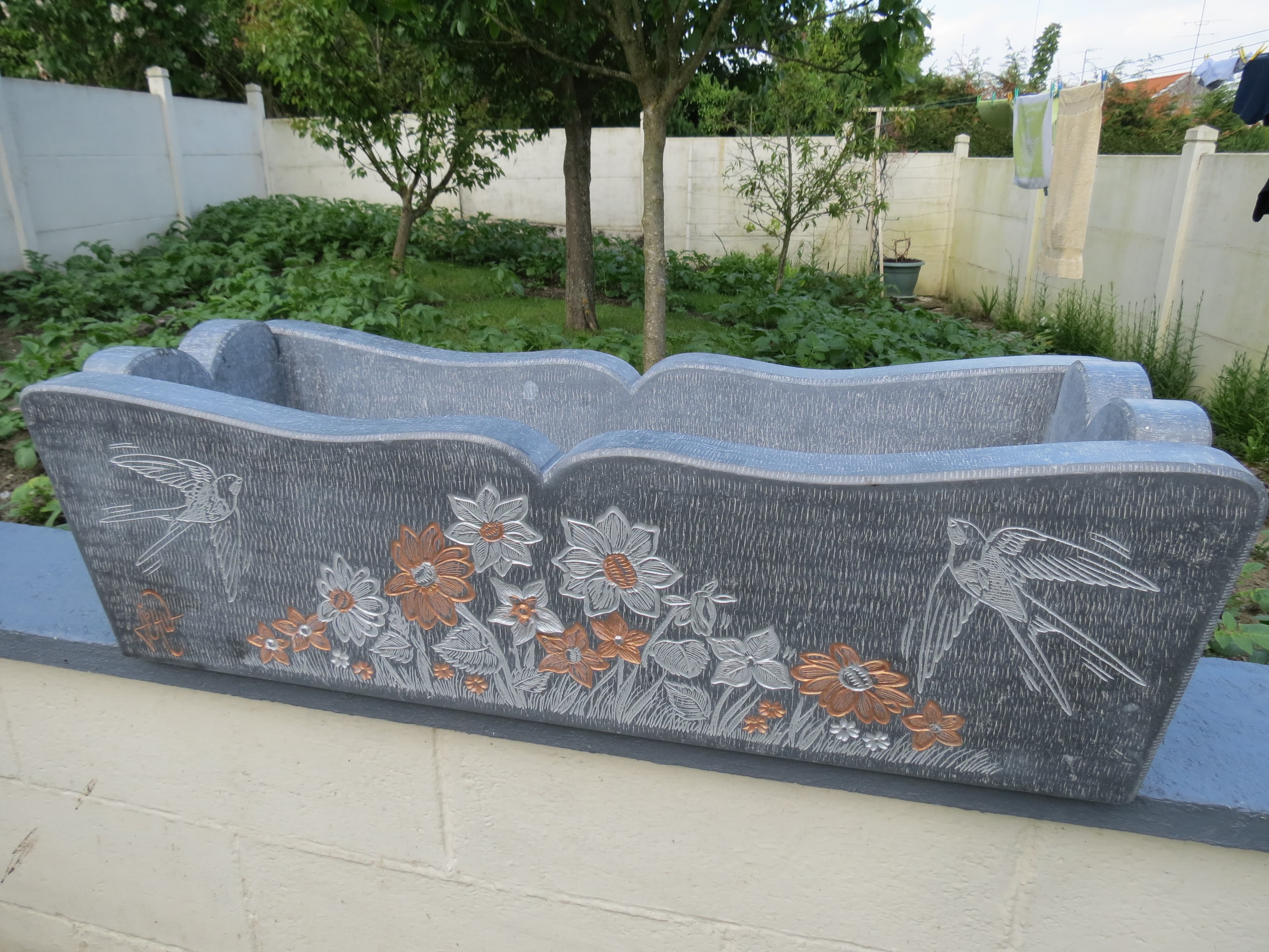 Jardinière gravée sur mesures en pierre bleue