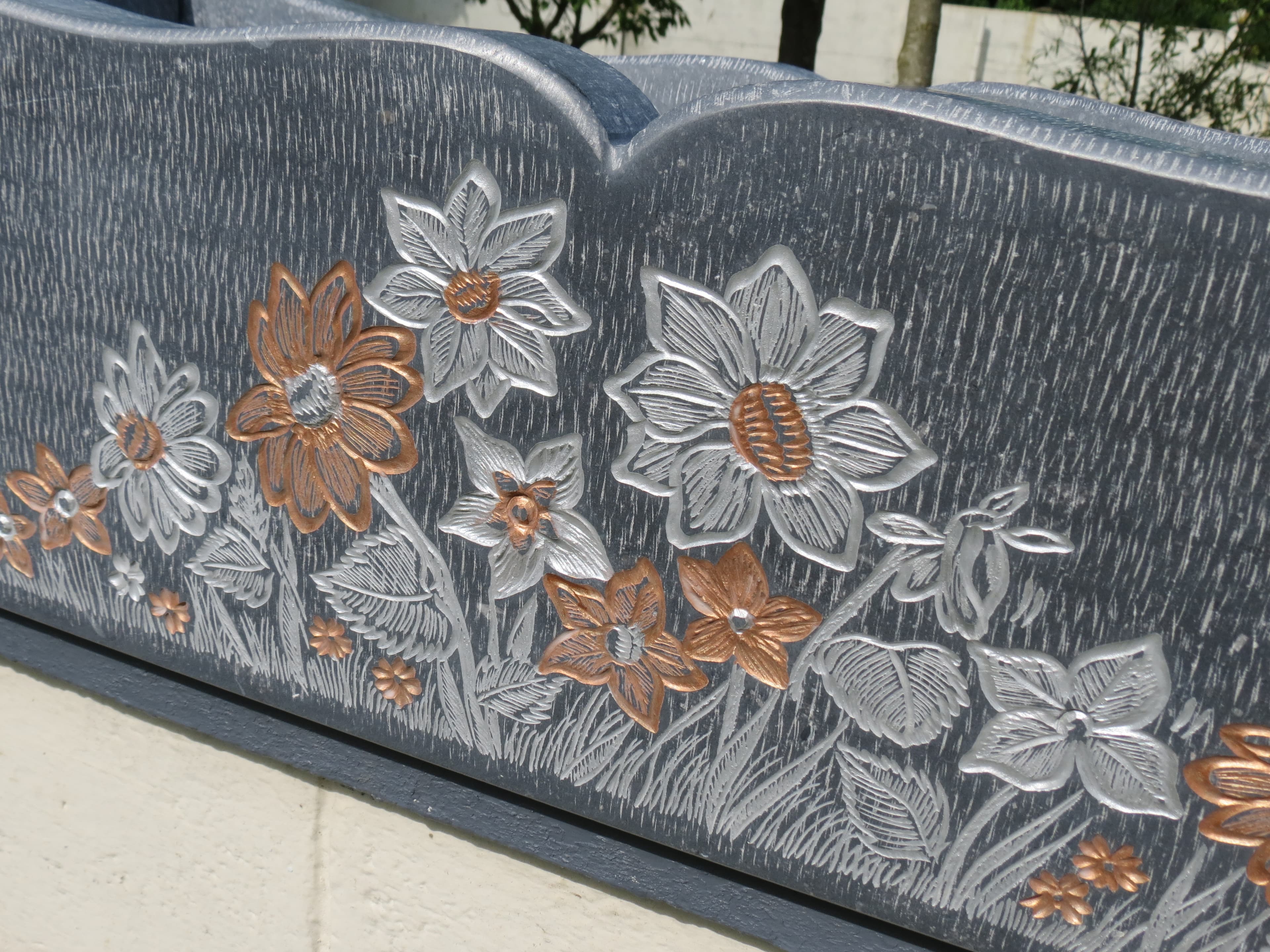 Jardinière gravée sur mesures en pierre bleue