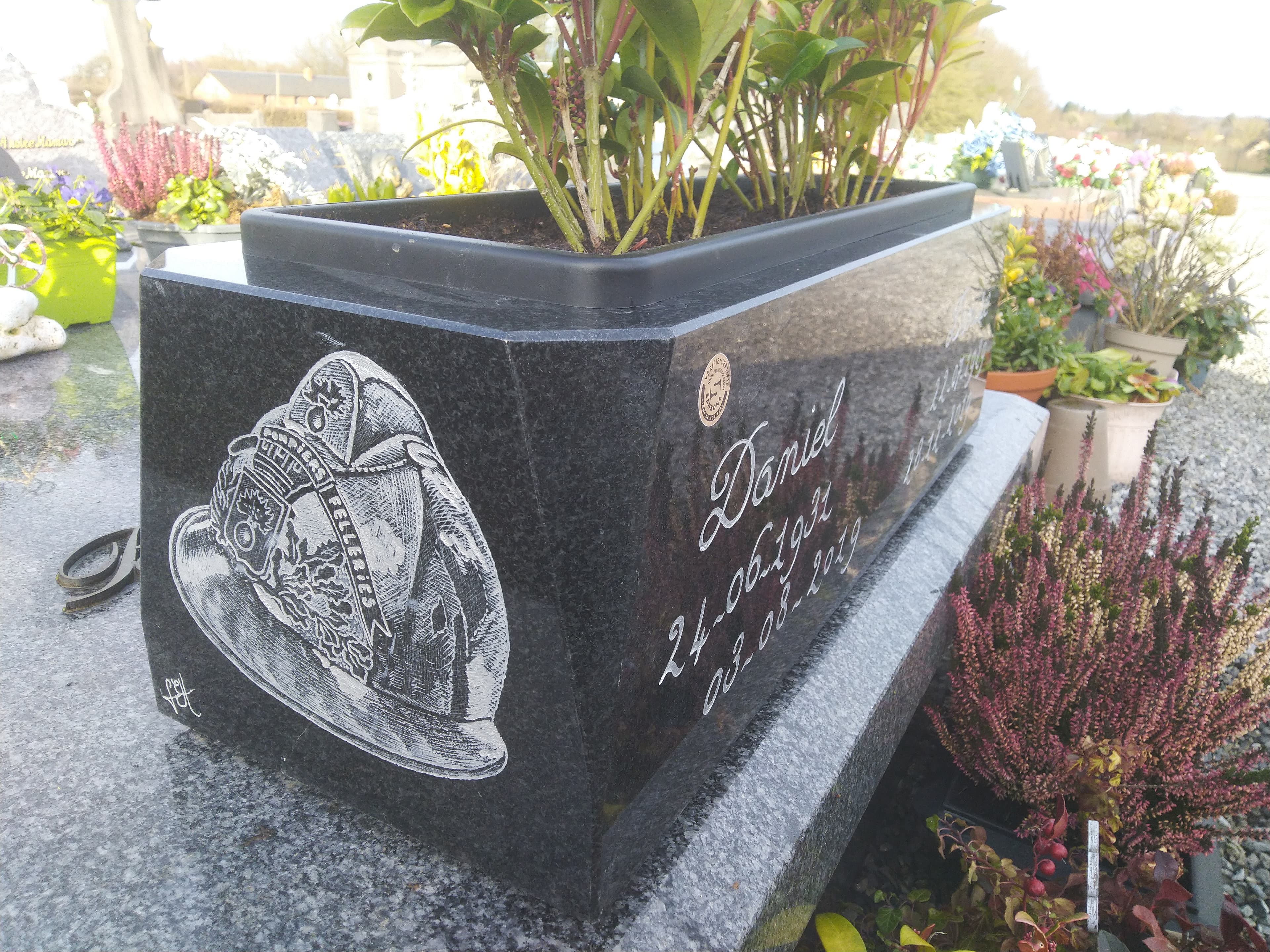 Jardiniére gravée A