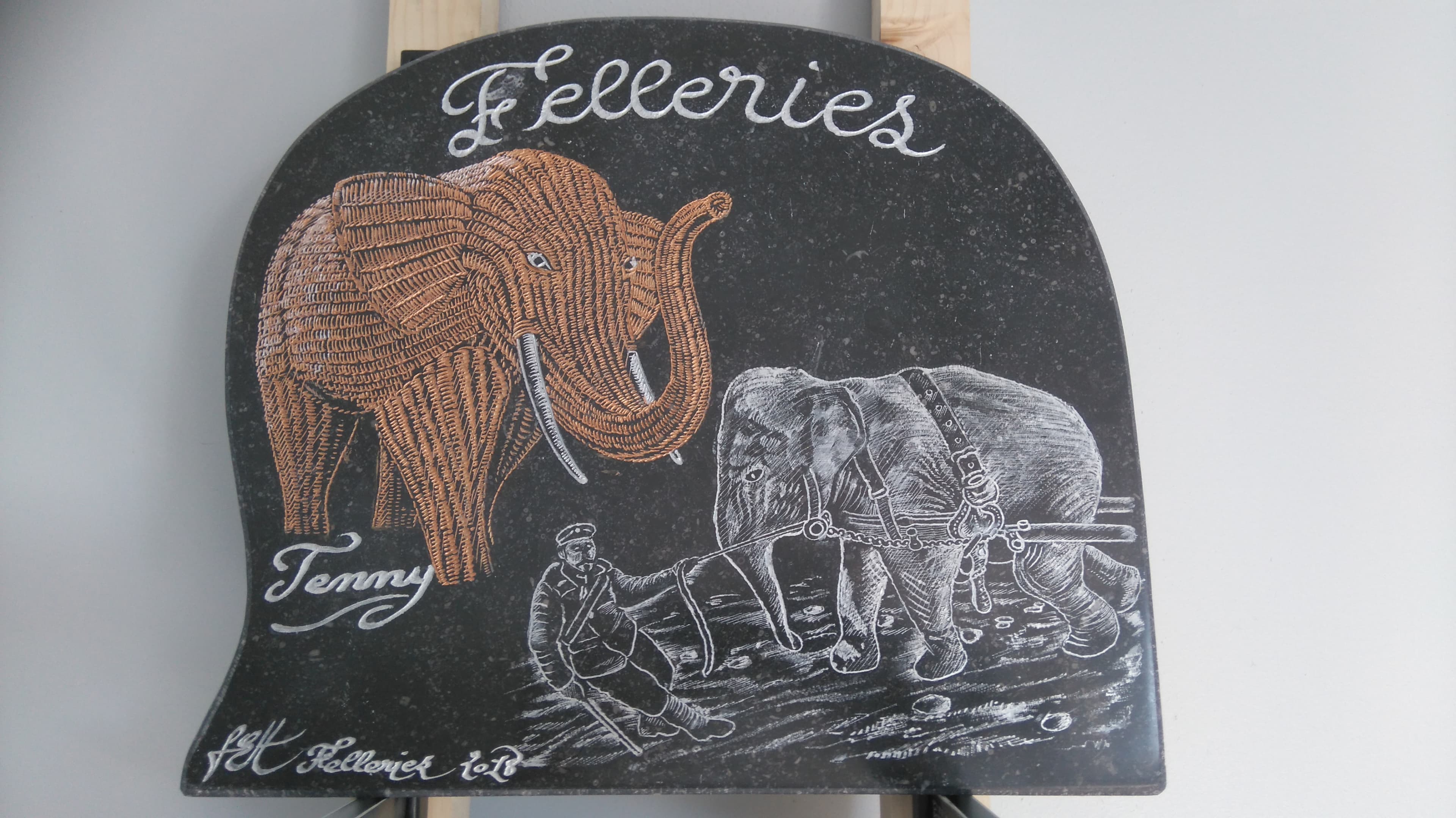 L'éléphant Jenny à Felleries