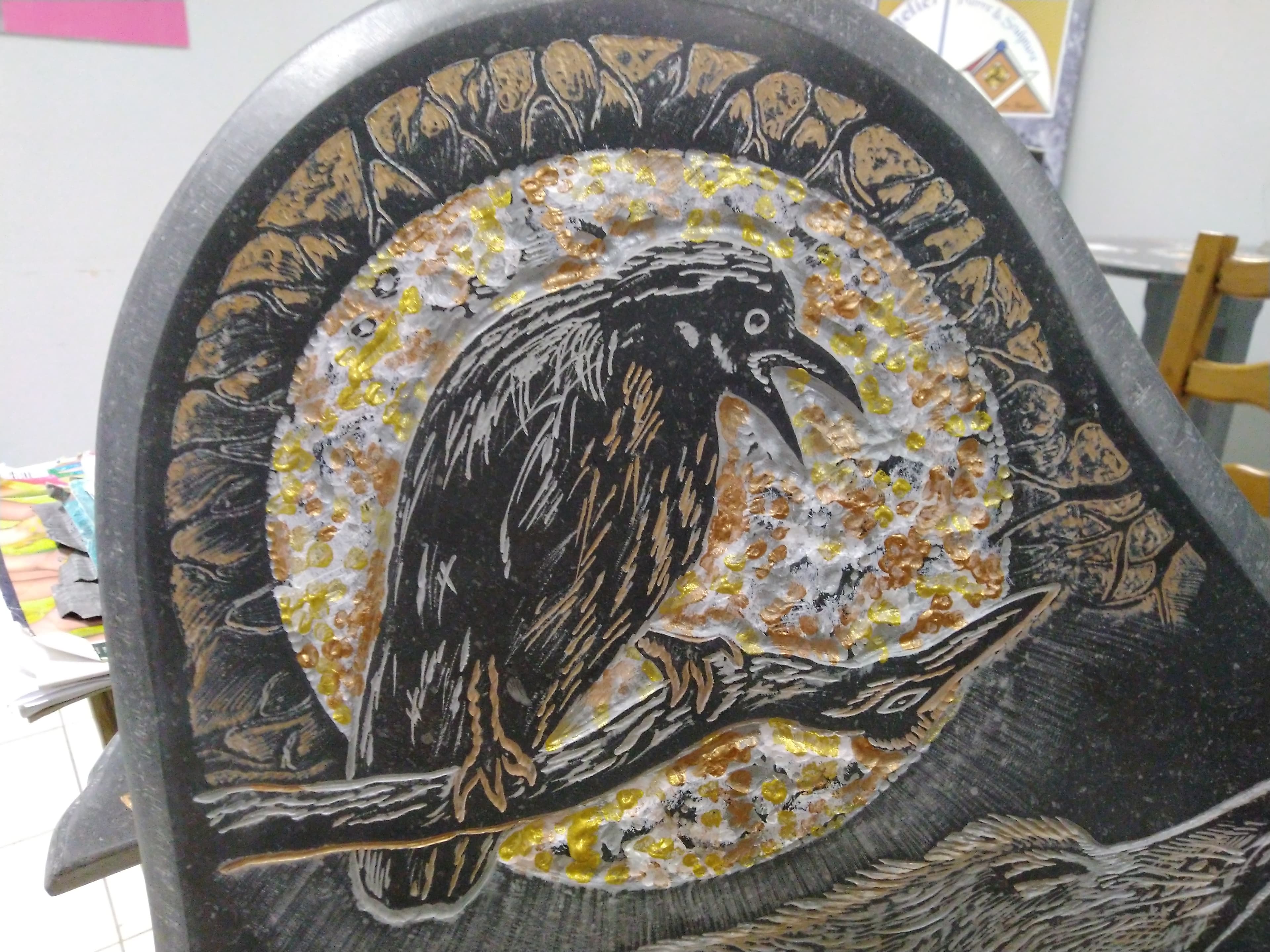 Loup hurlant a la lune