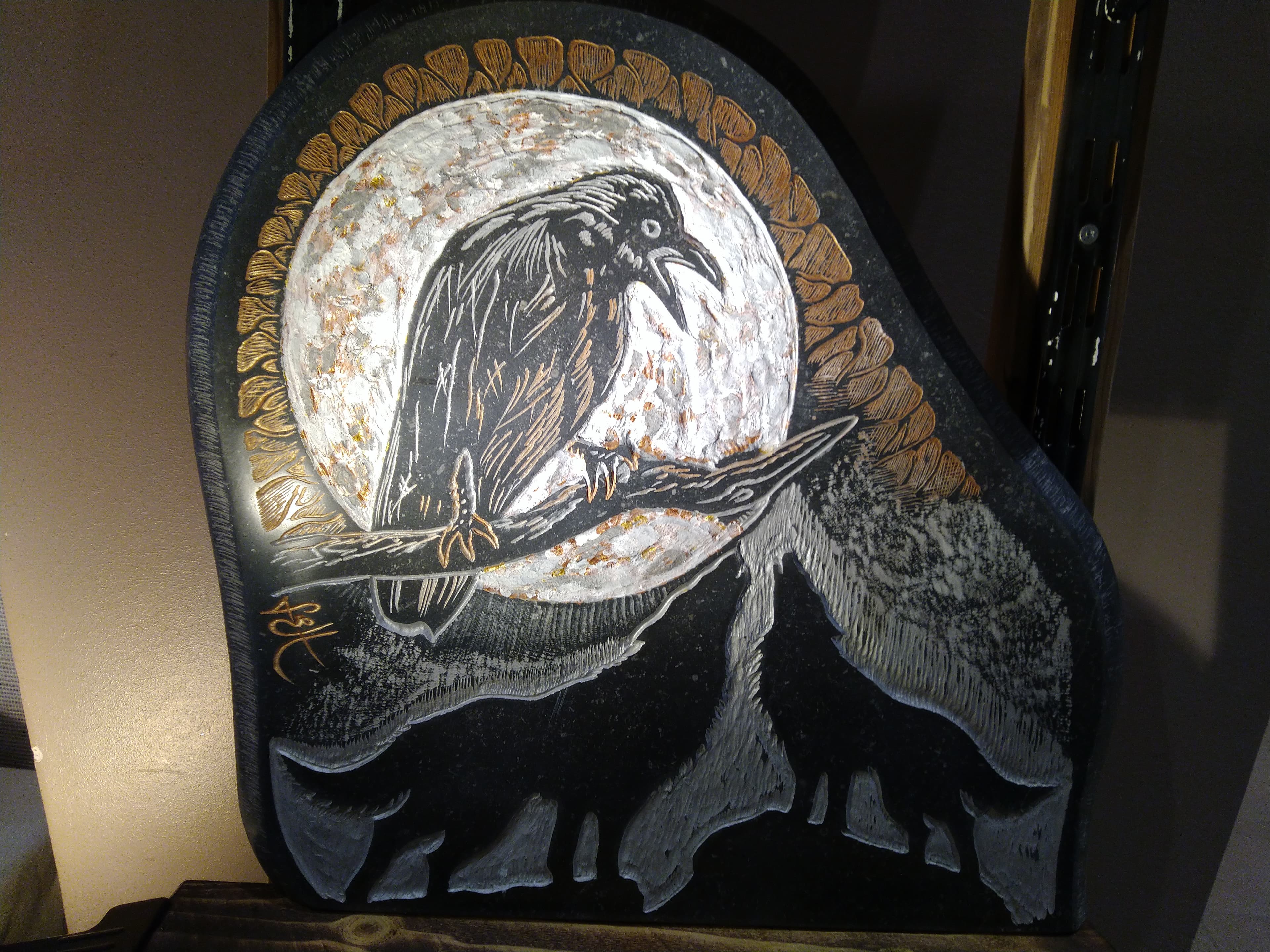 Loup hurlant a la lune