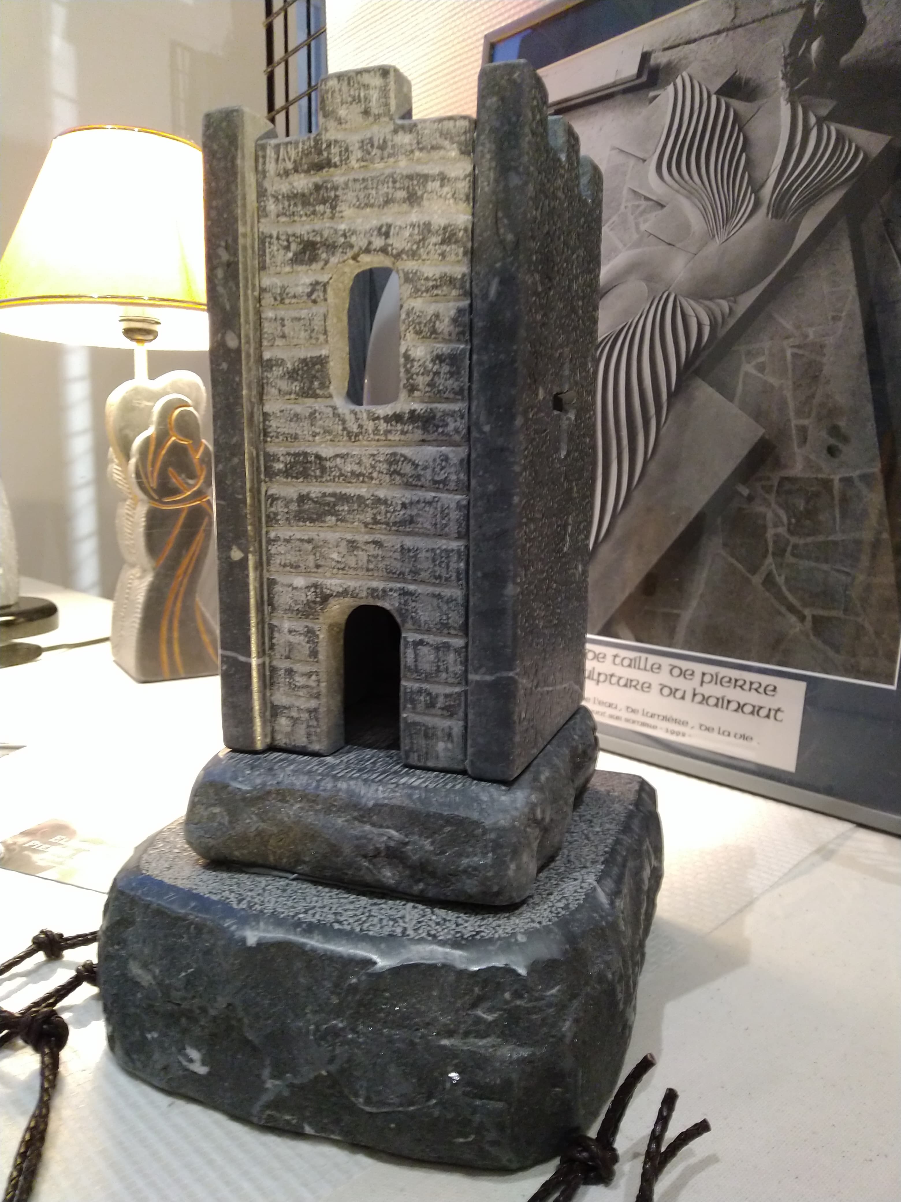Luminaire donjon de création