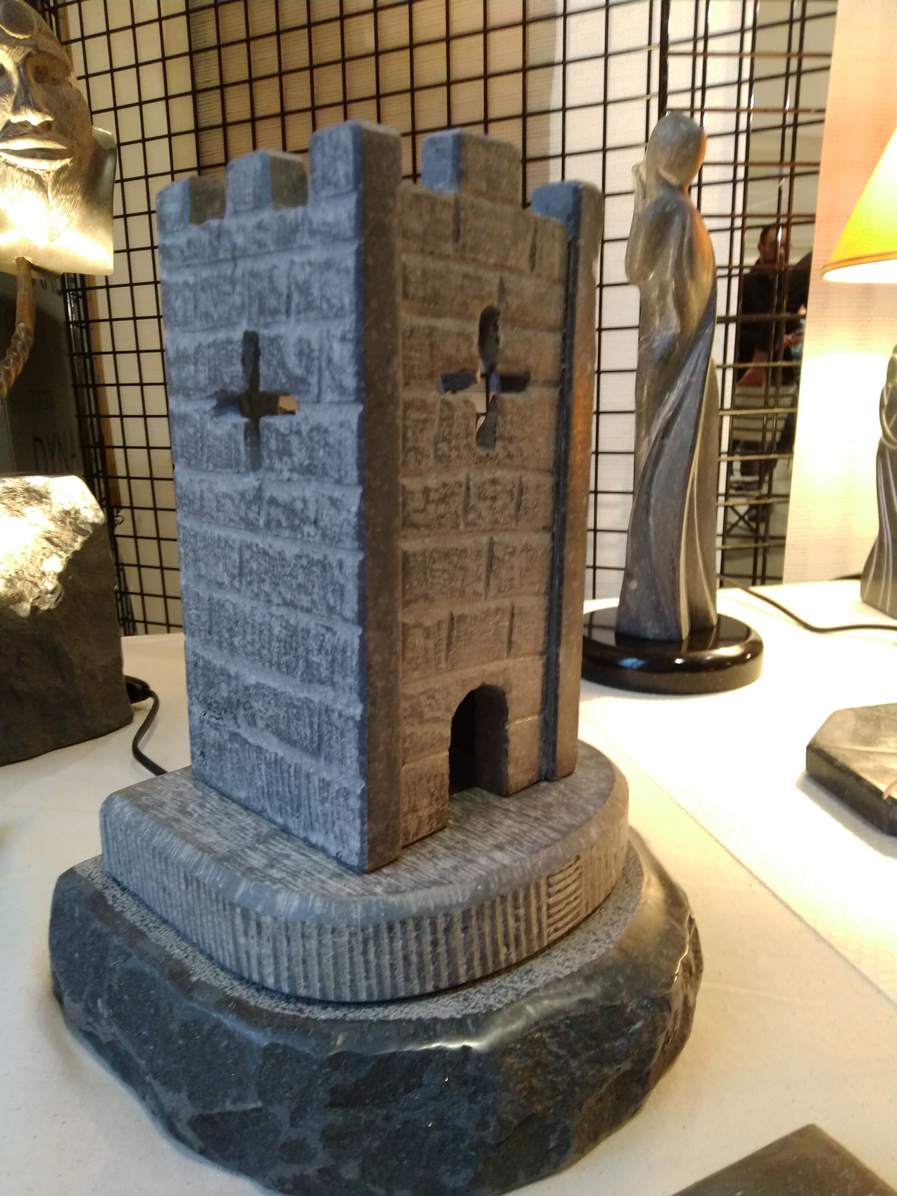 Luminaire donjon de création