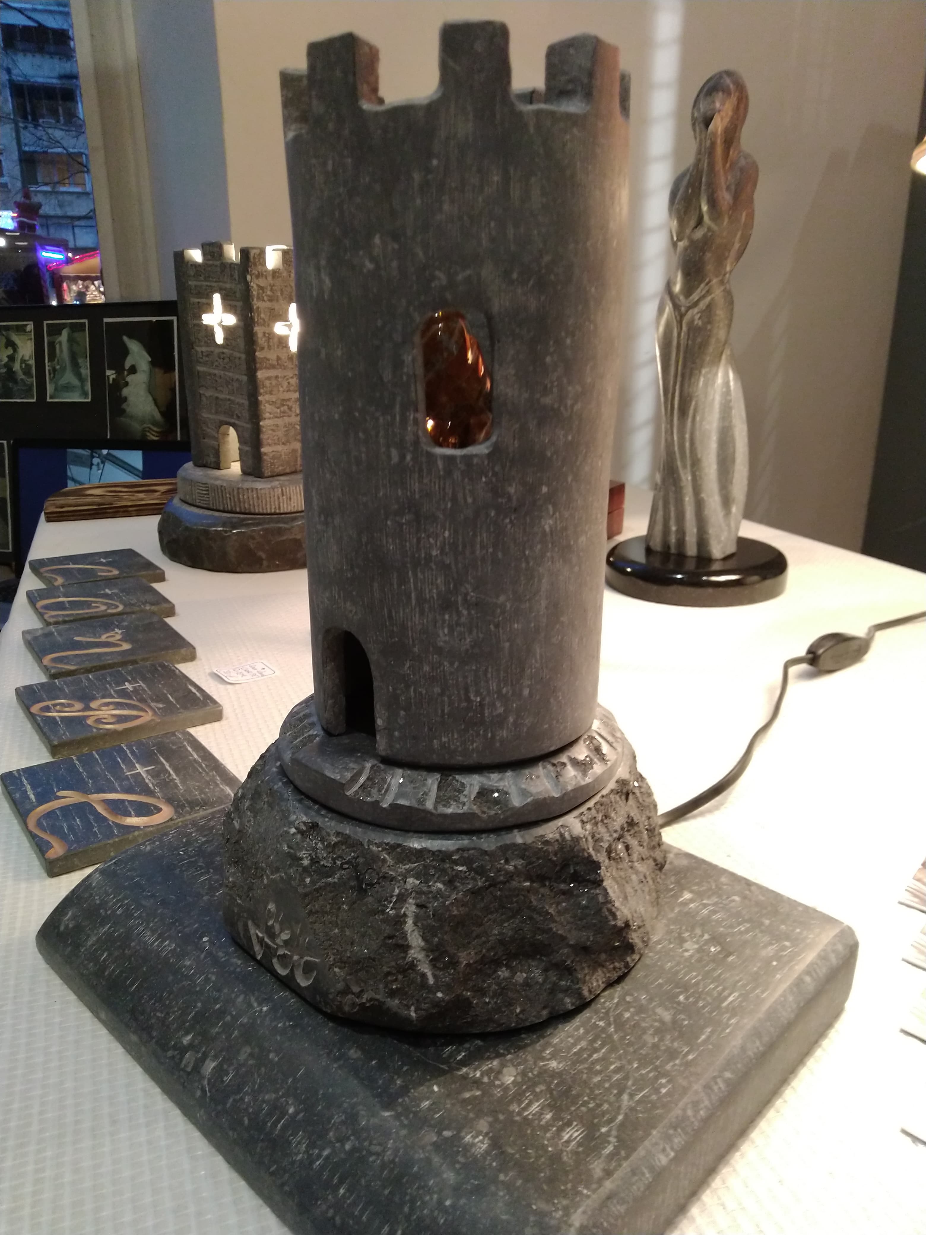 Luminaire donjon de création