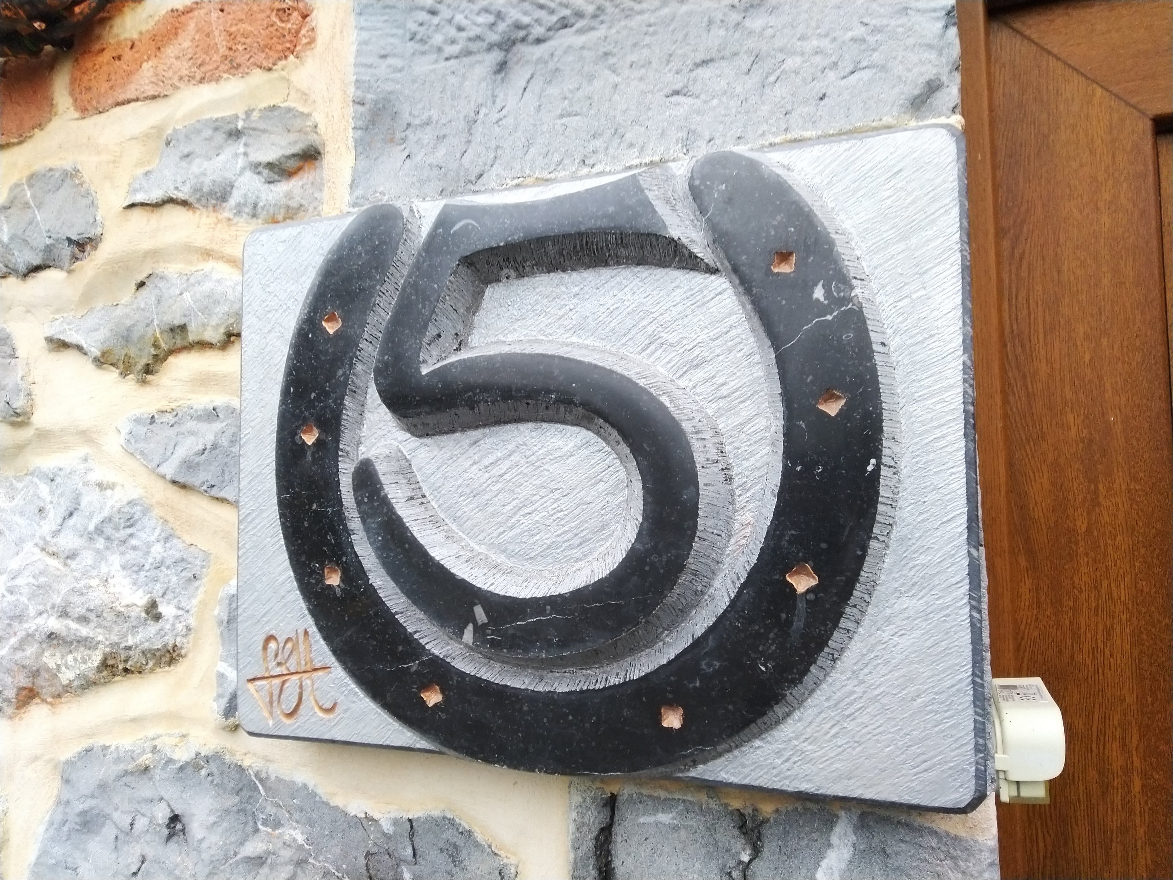 Numéro 5 double Haut-relief