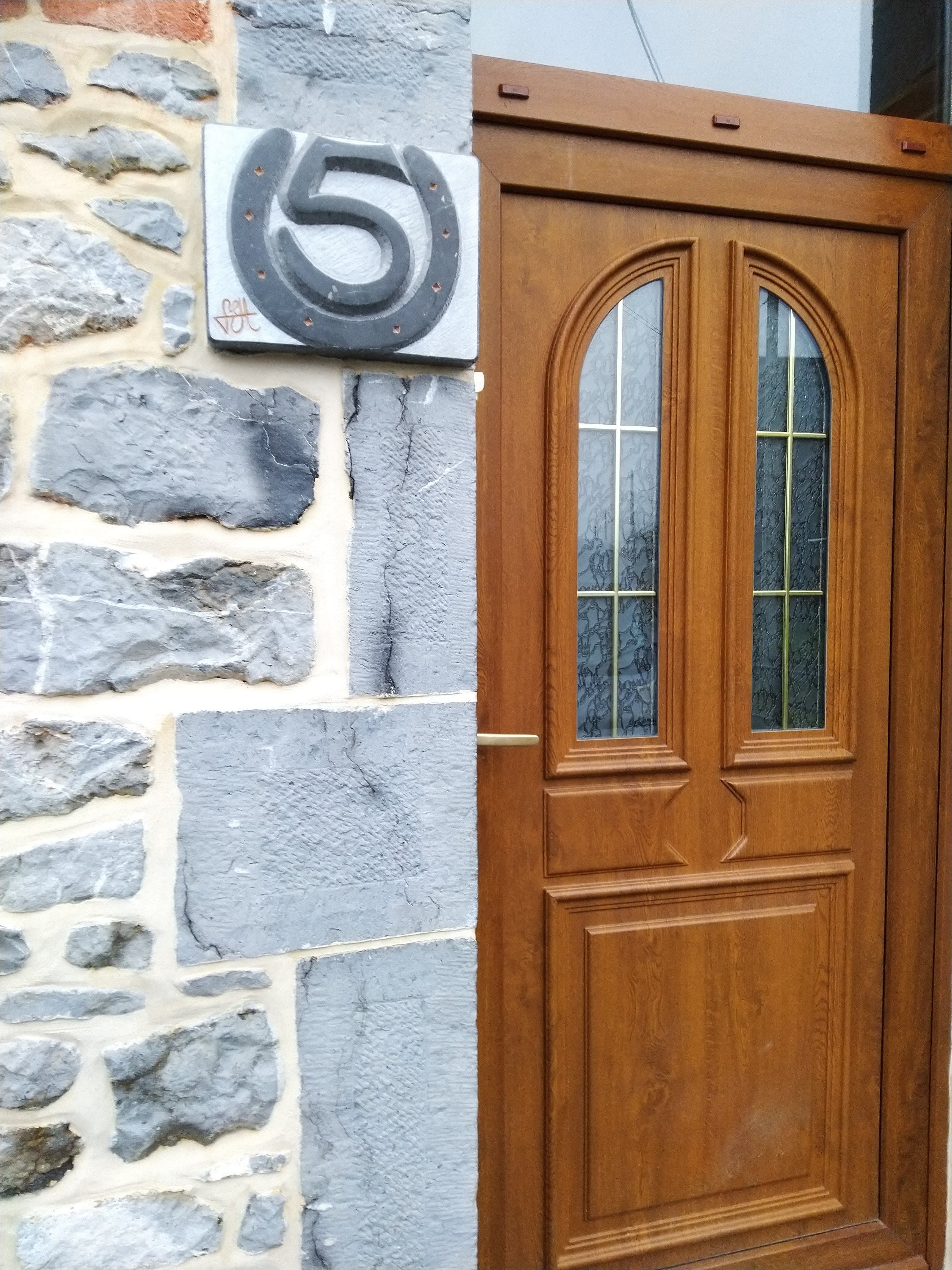 Numéro 5 double Haut-relief