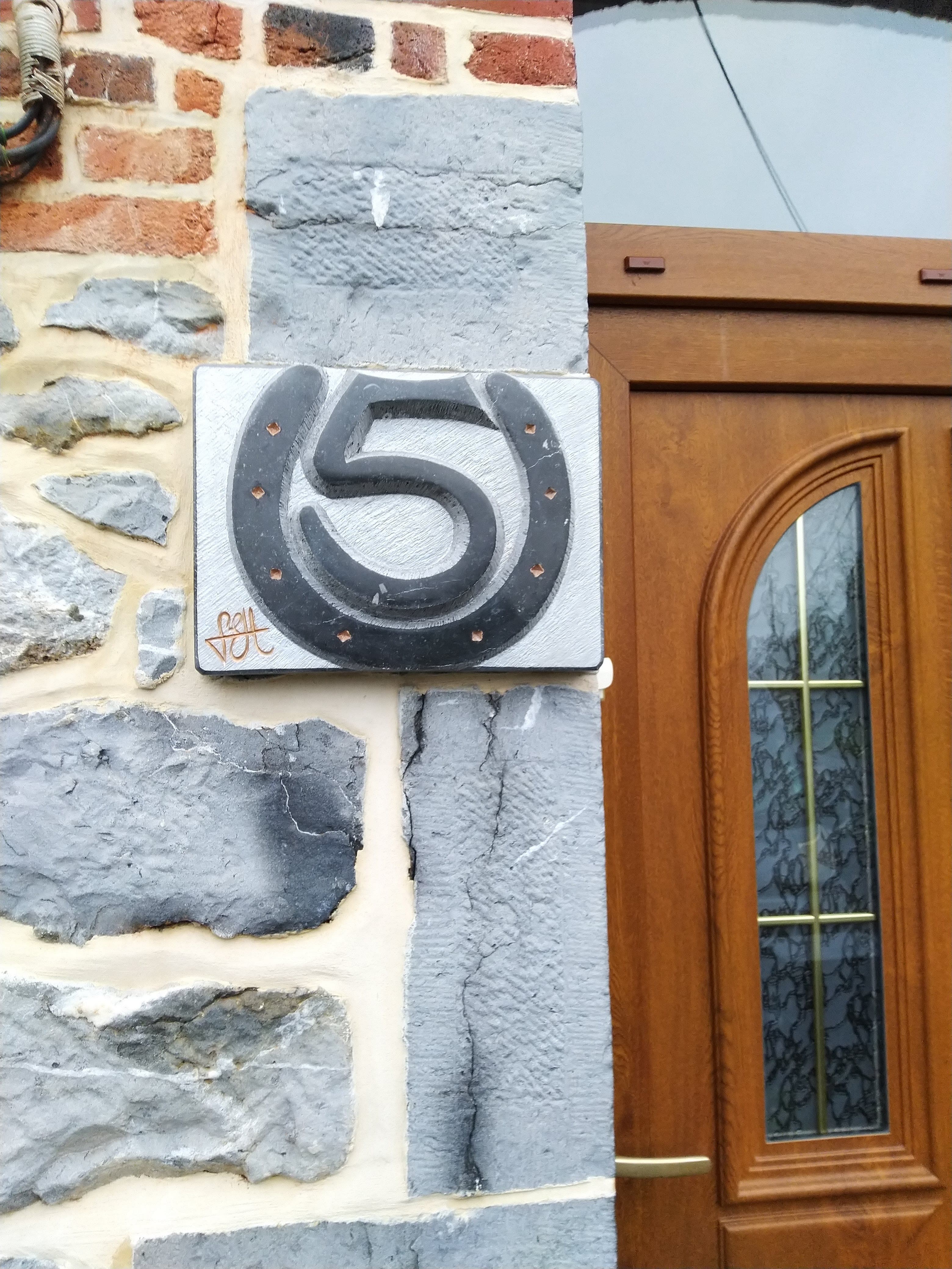 Numéro 5 double Haut-relief