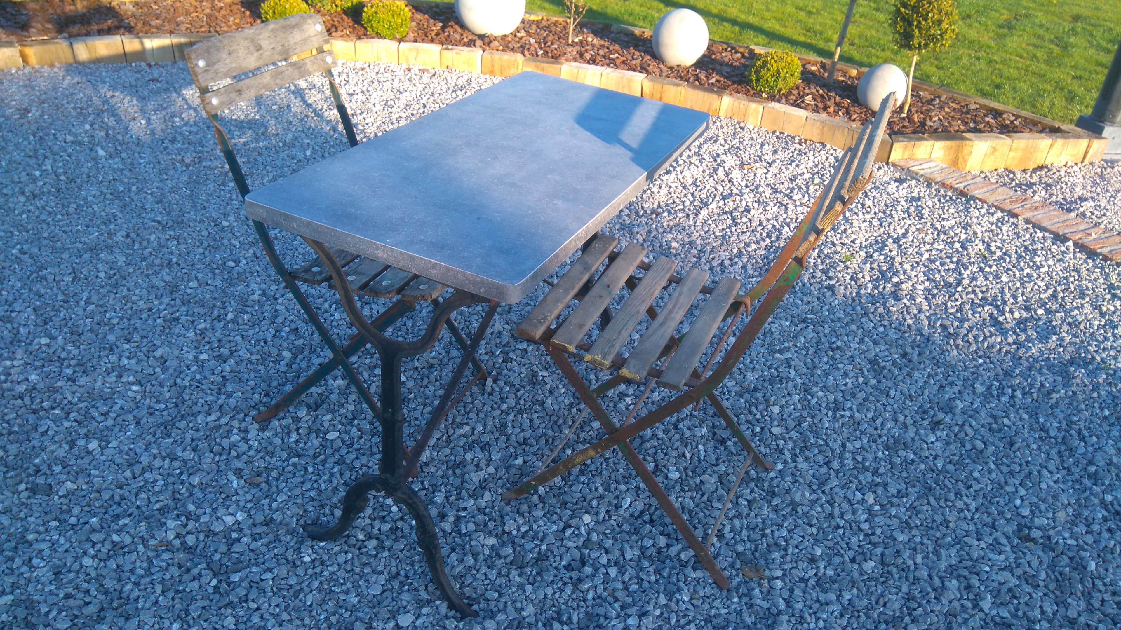 Petite table simple sur piétement fonte (bistrot)