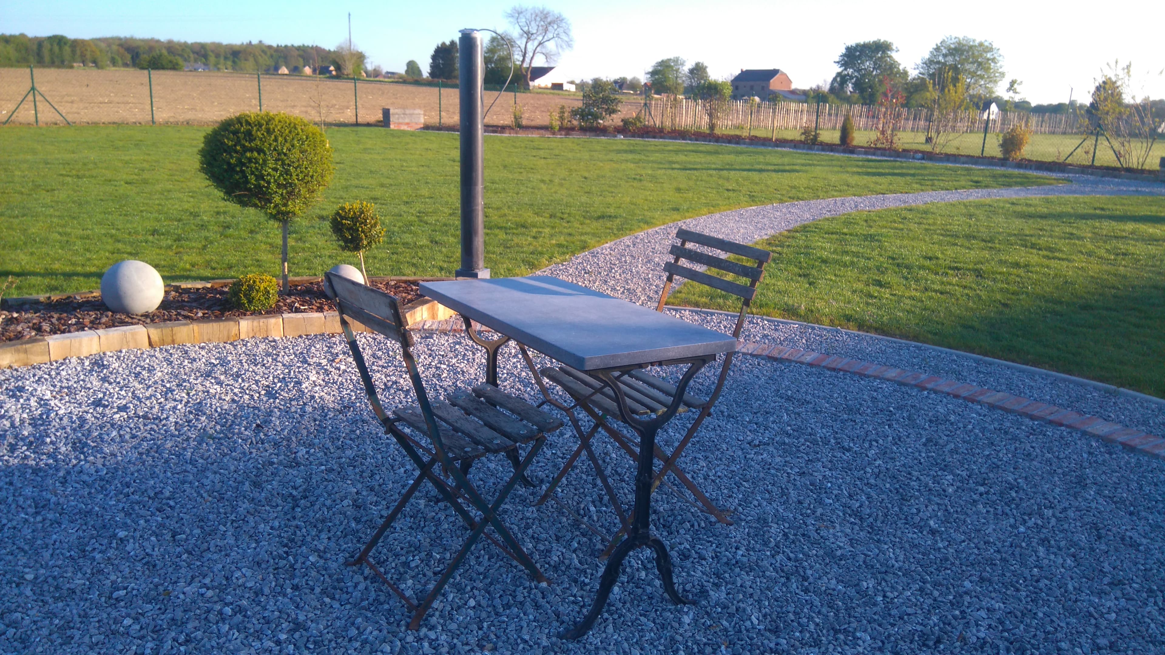 Petite table simple sur piétement fonte (bistrot)
