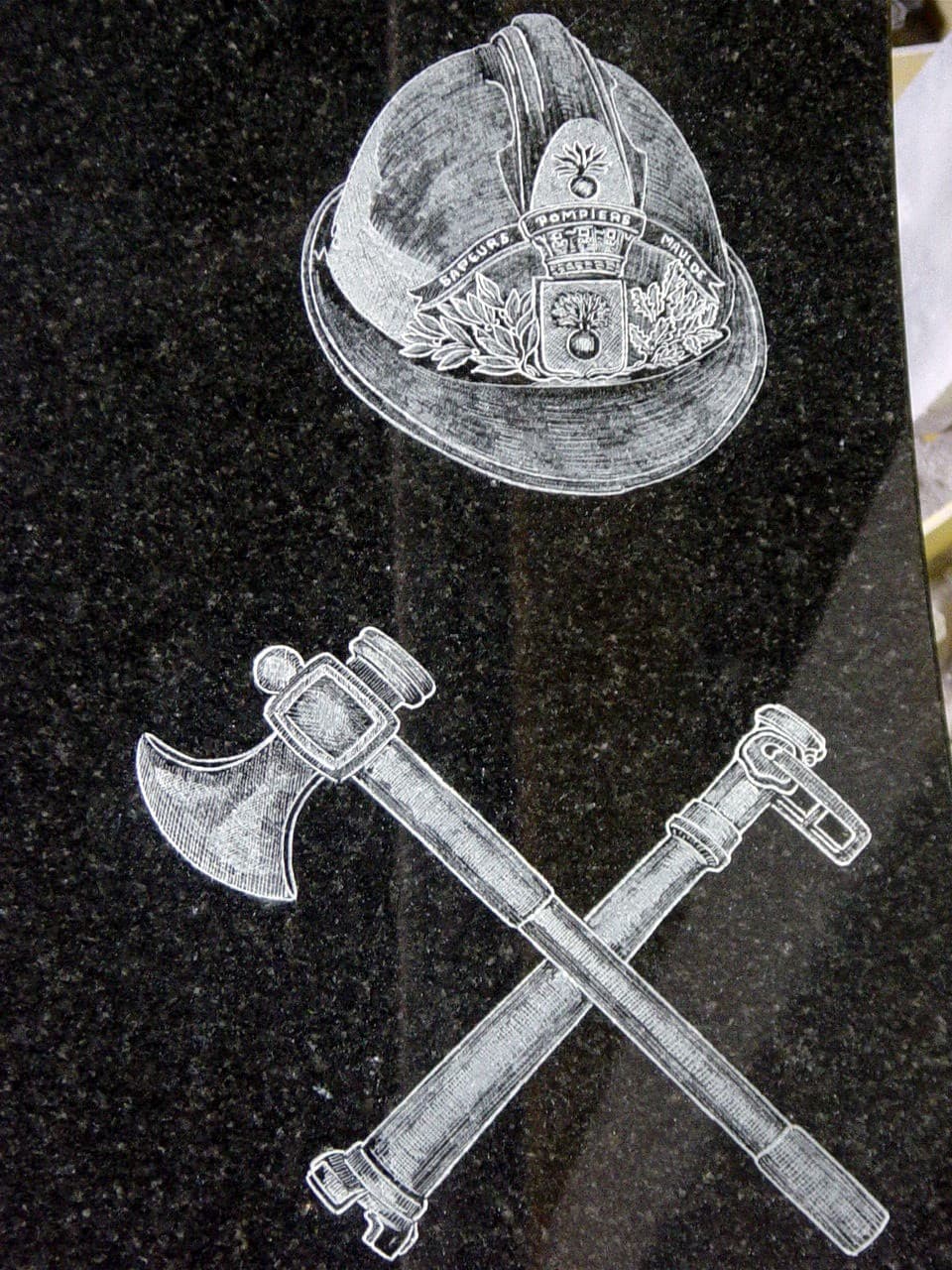 Plaque hommage pompiers