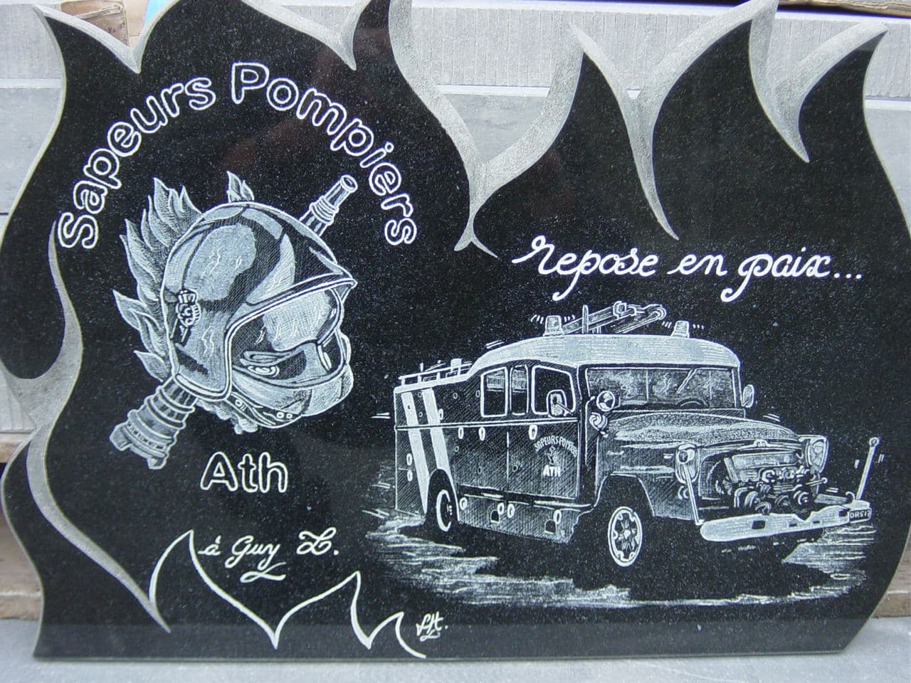 Plaque hommage pompiers