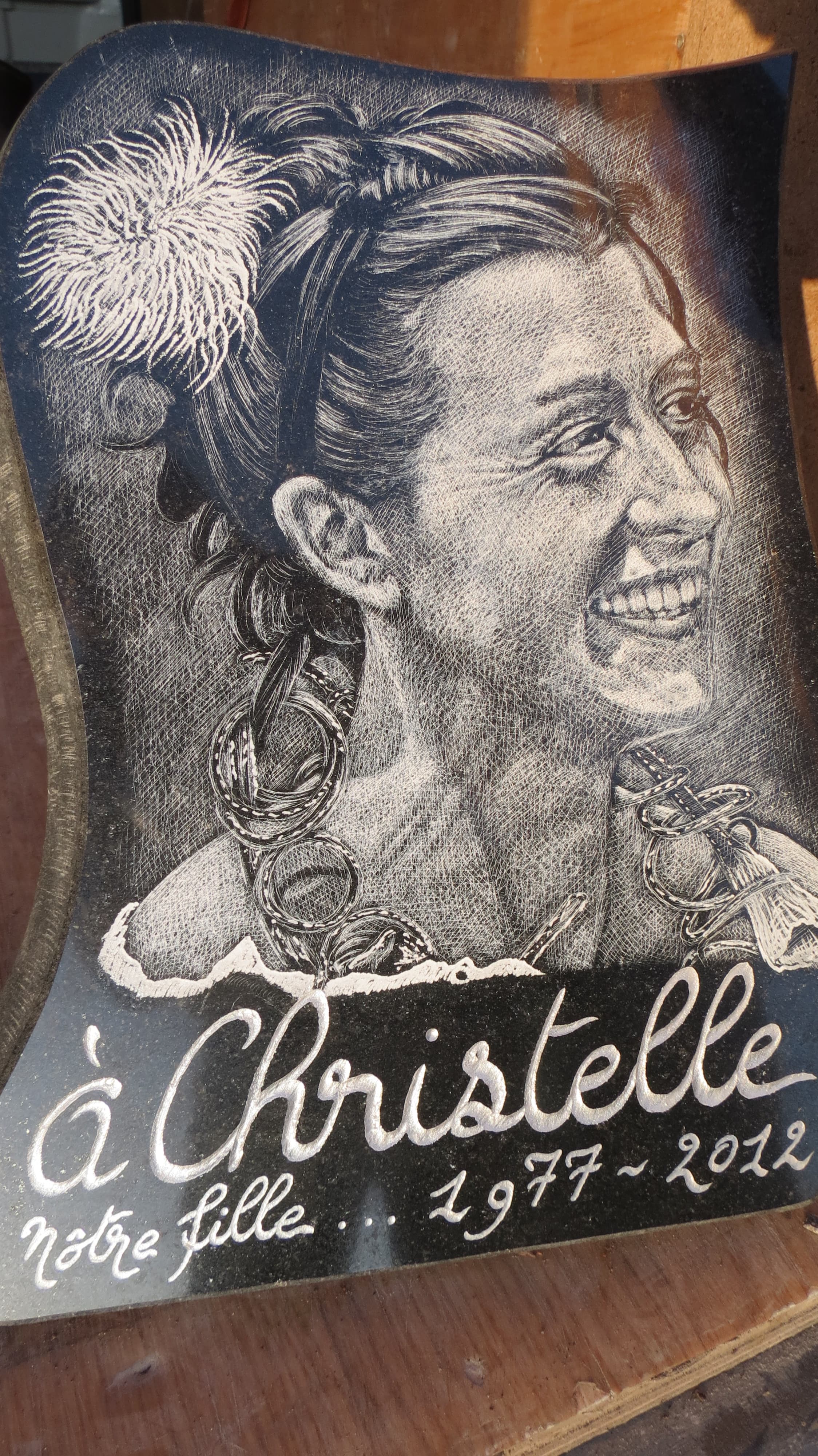 Portrait poly-gravé sur granit Noir fin