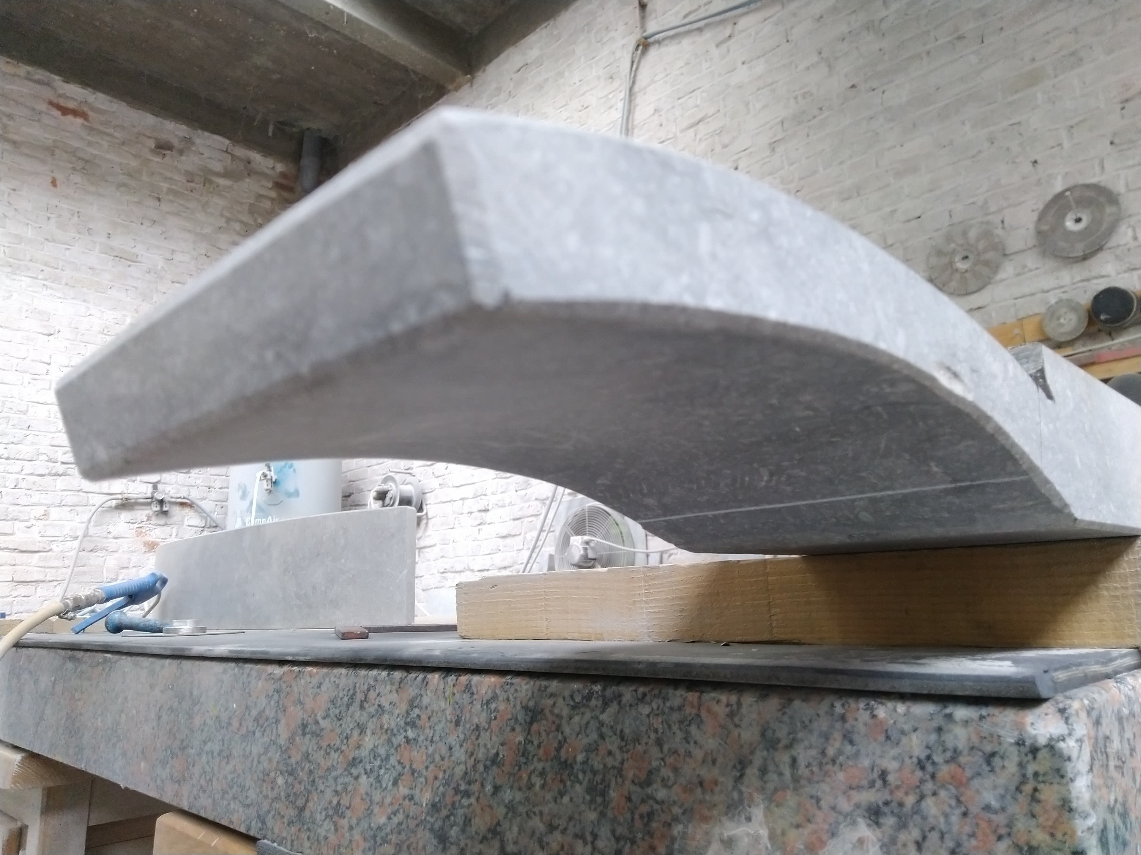 Réalisation contre-marches autour béton existant