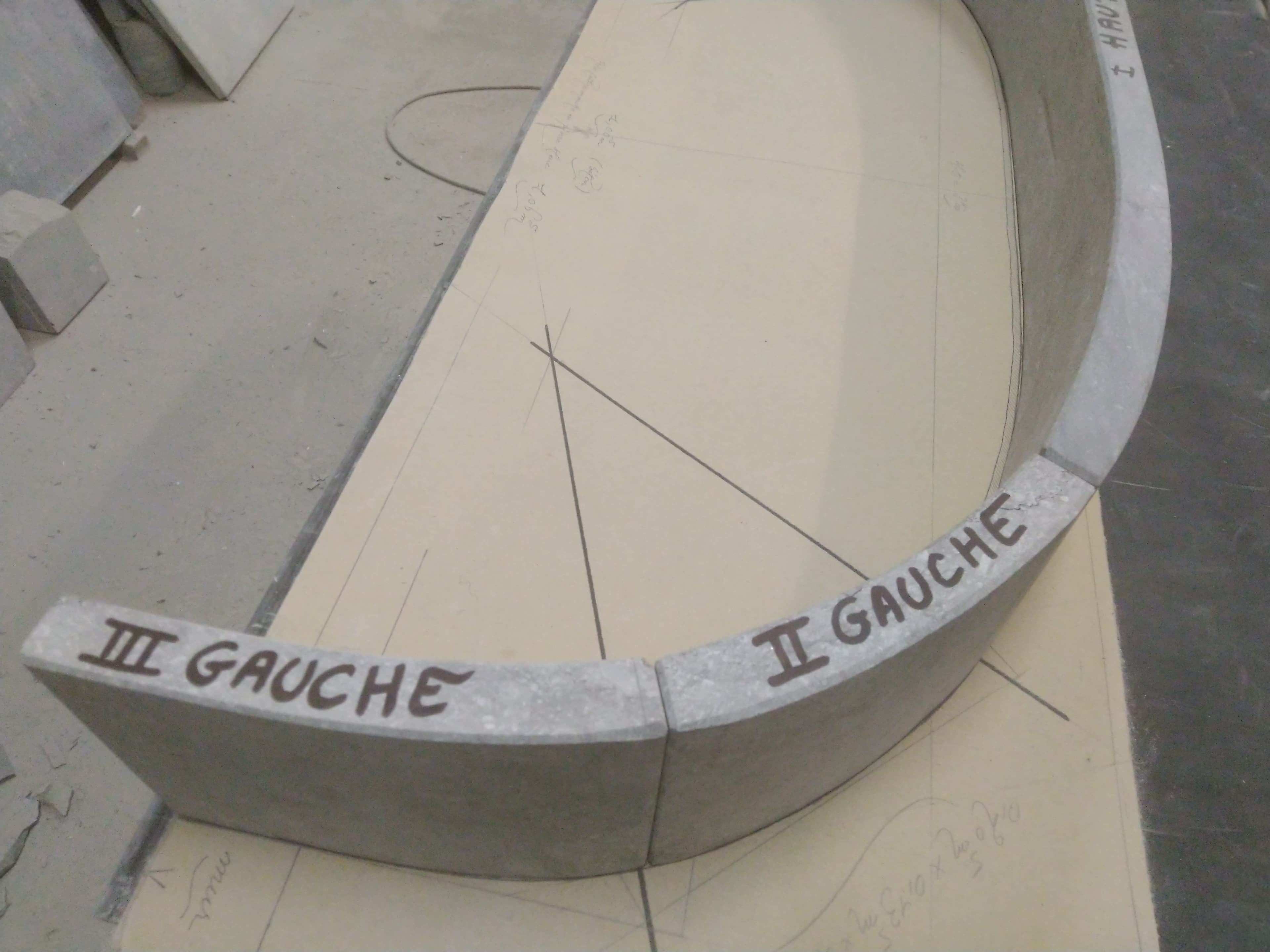 Réalisation contre-marches autour béton existant