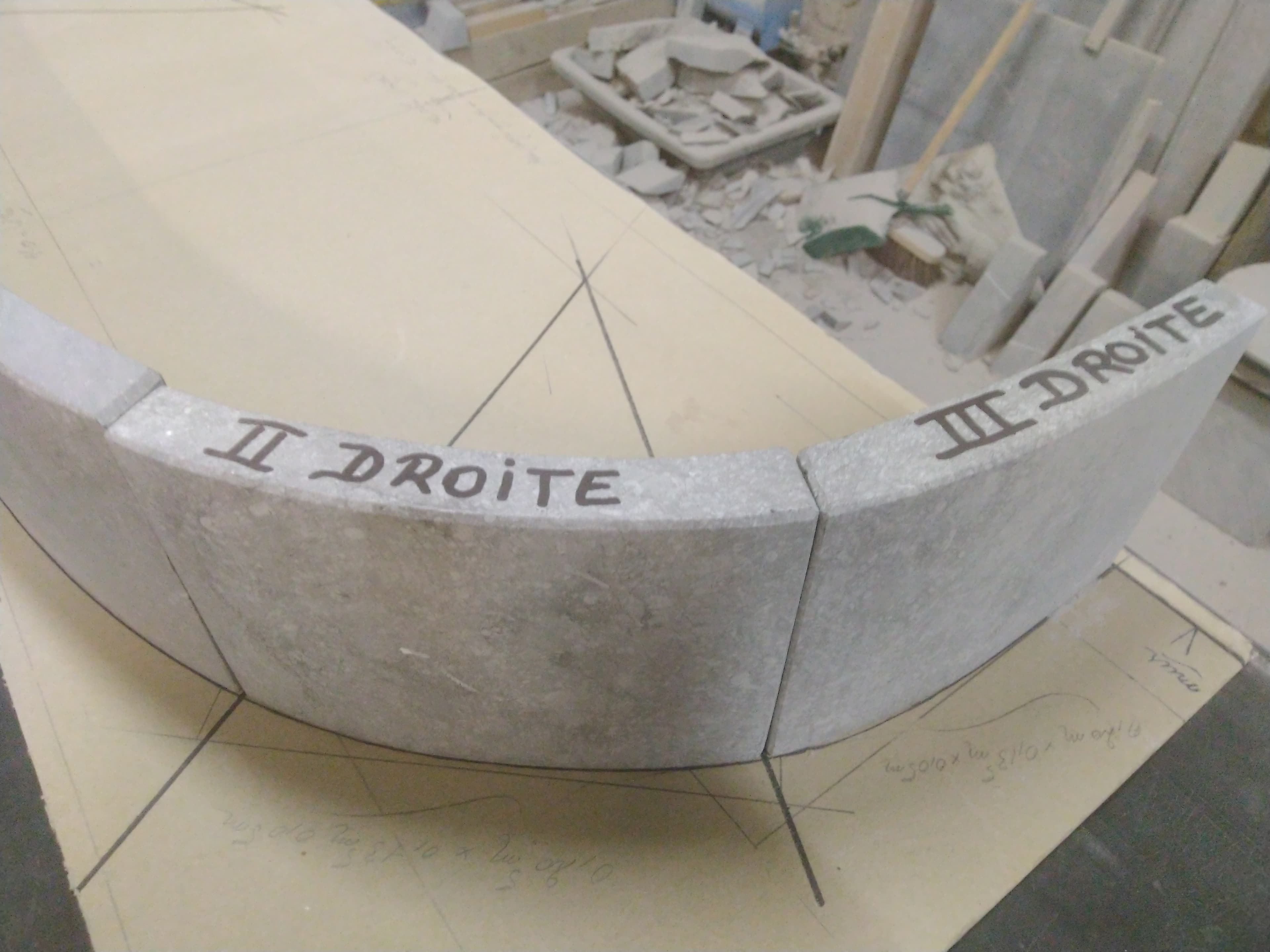 Réalisation contre-marches autour béton existant