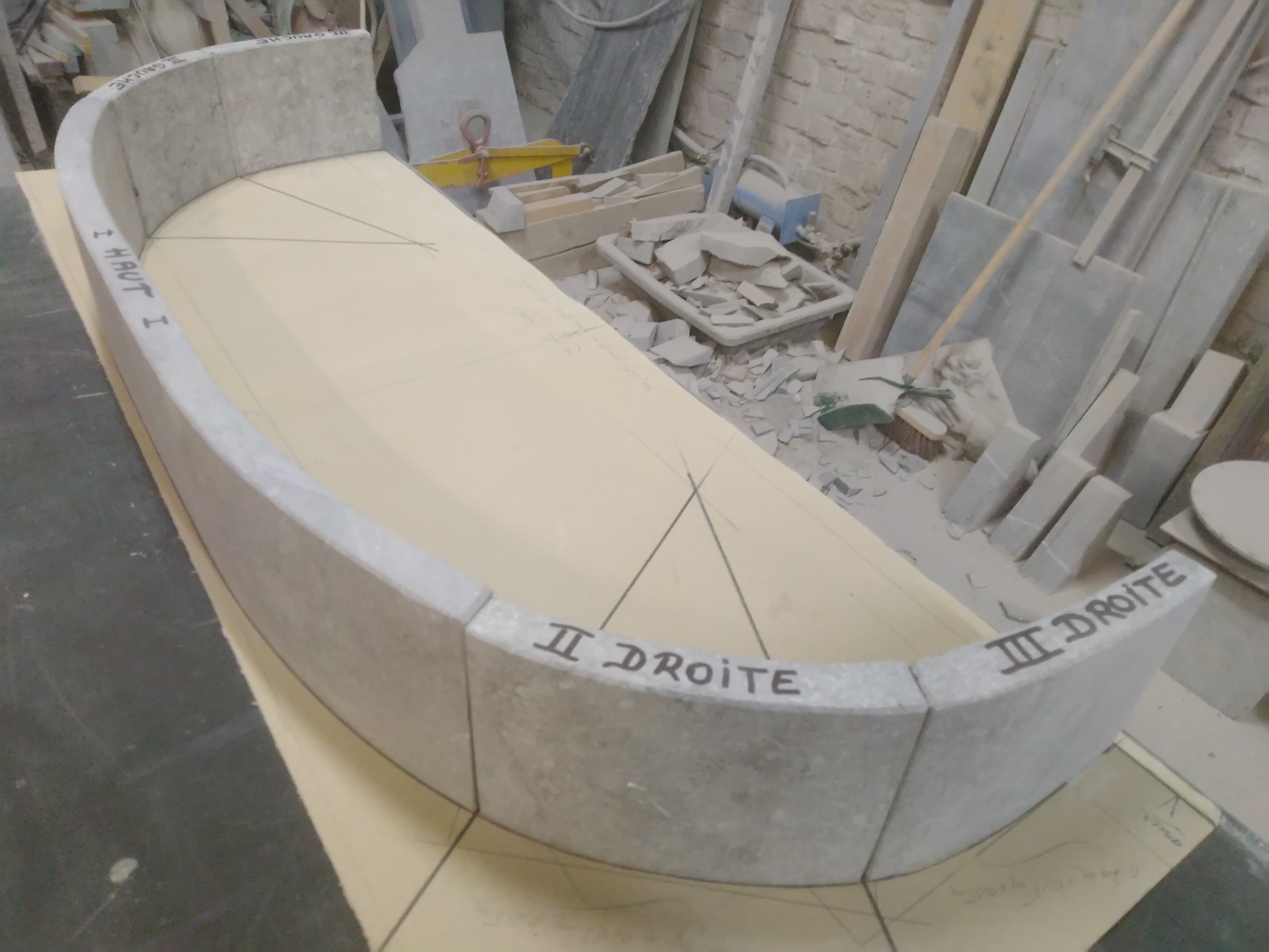 Réalisation contre-marches autour béton existant