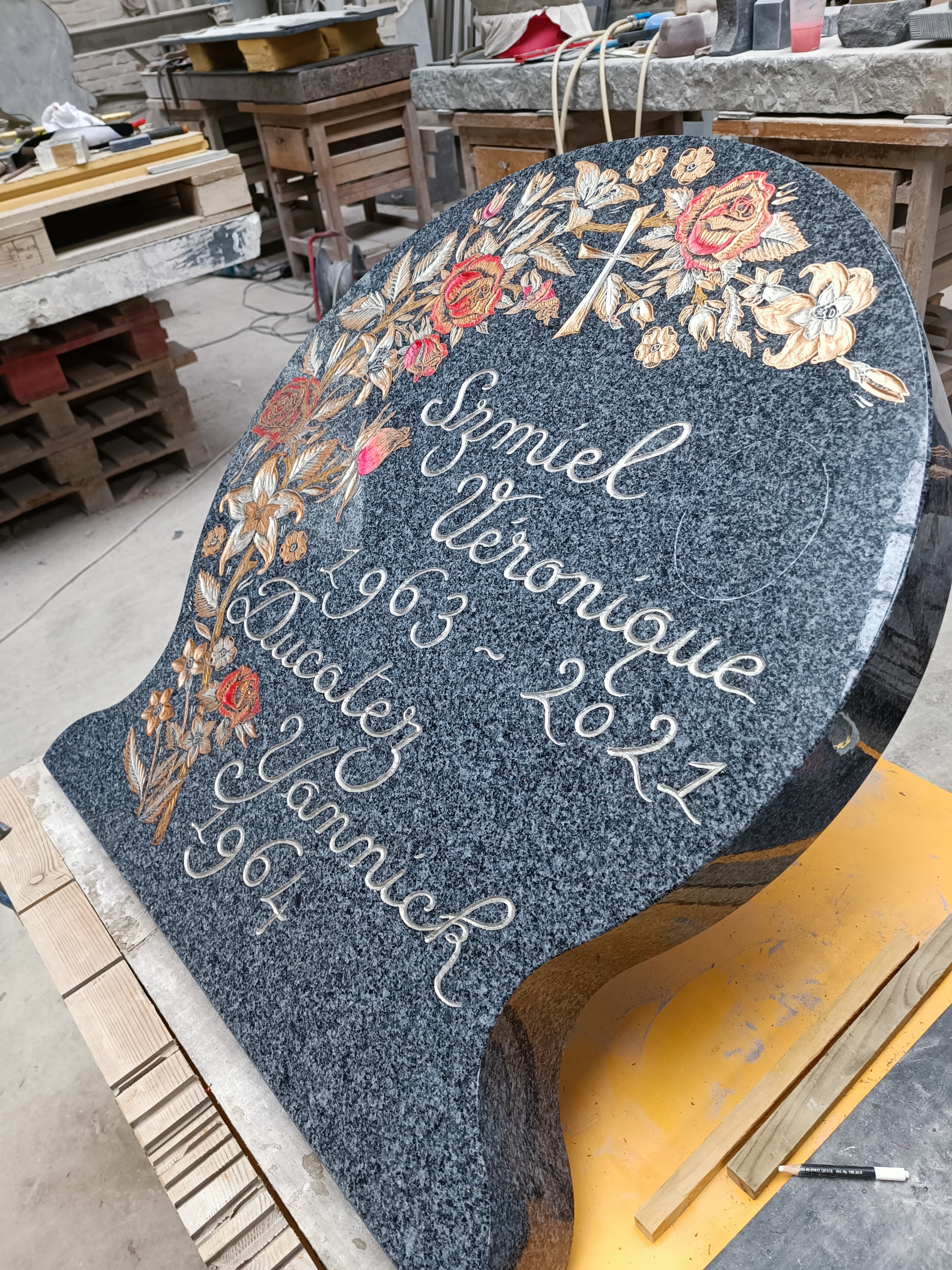 Stèles gravées Arbre de Vie et motifs Floraux