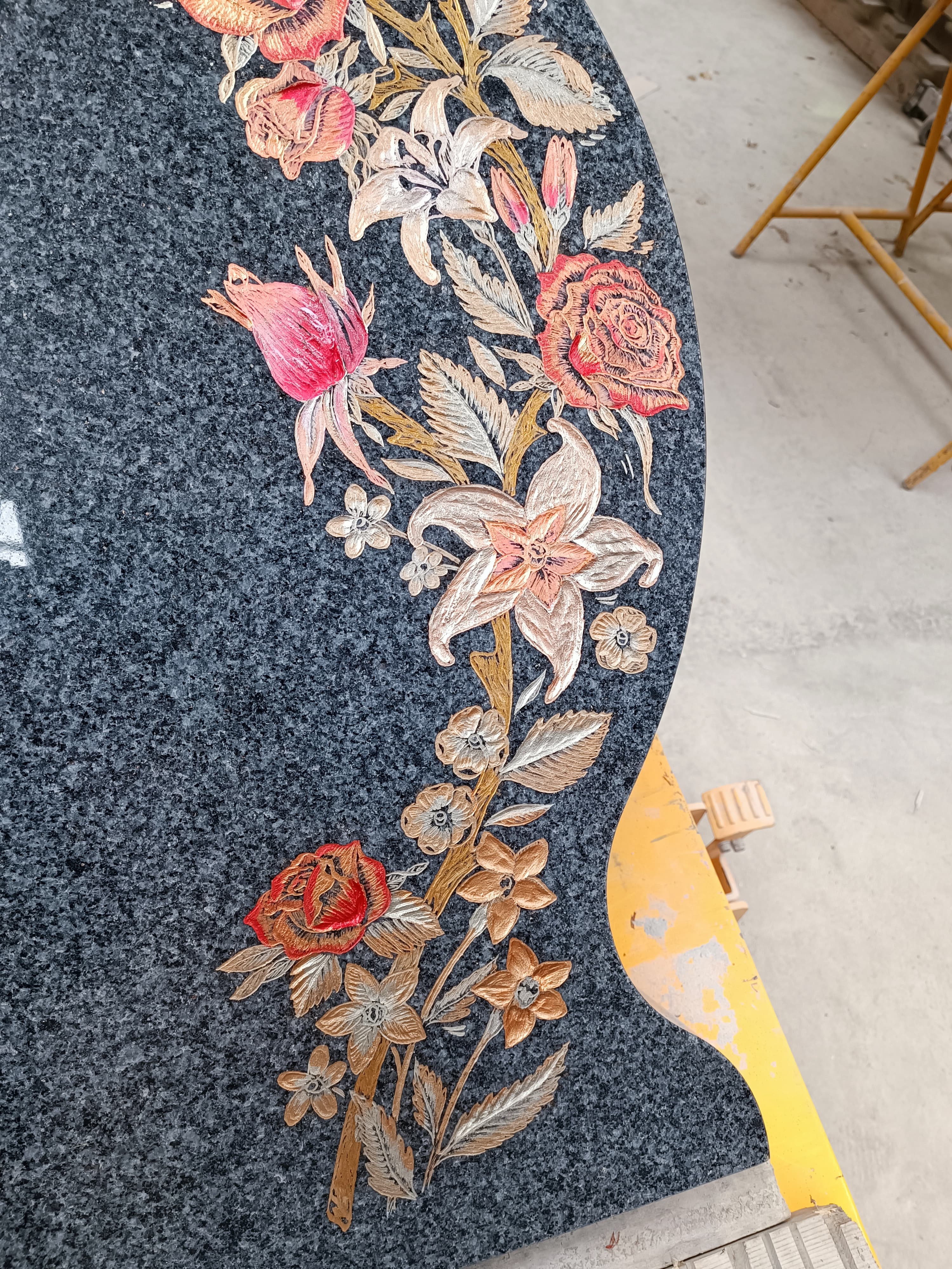 Stèles gravées Arbre de Vie et motifs Floraux