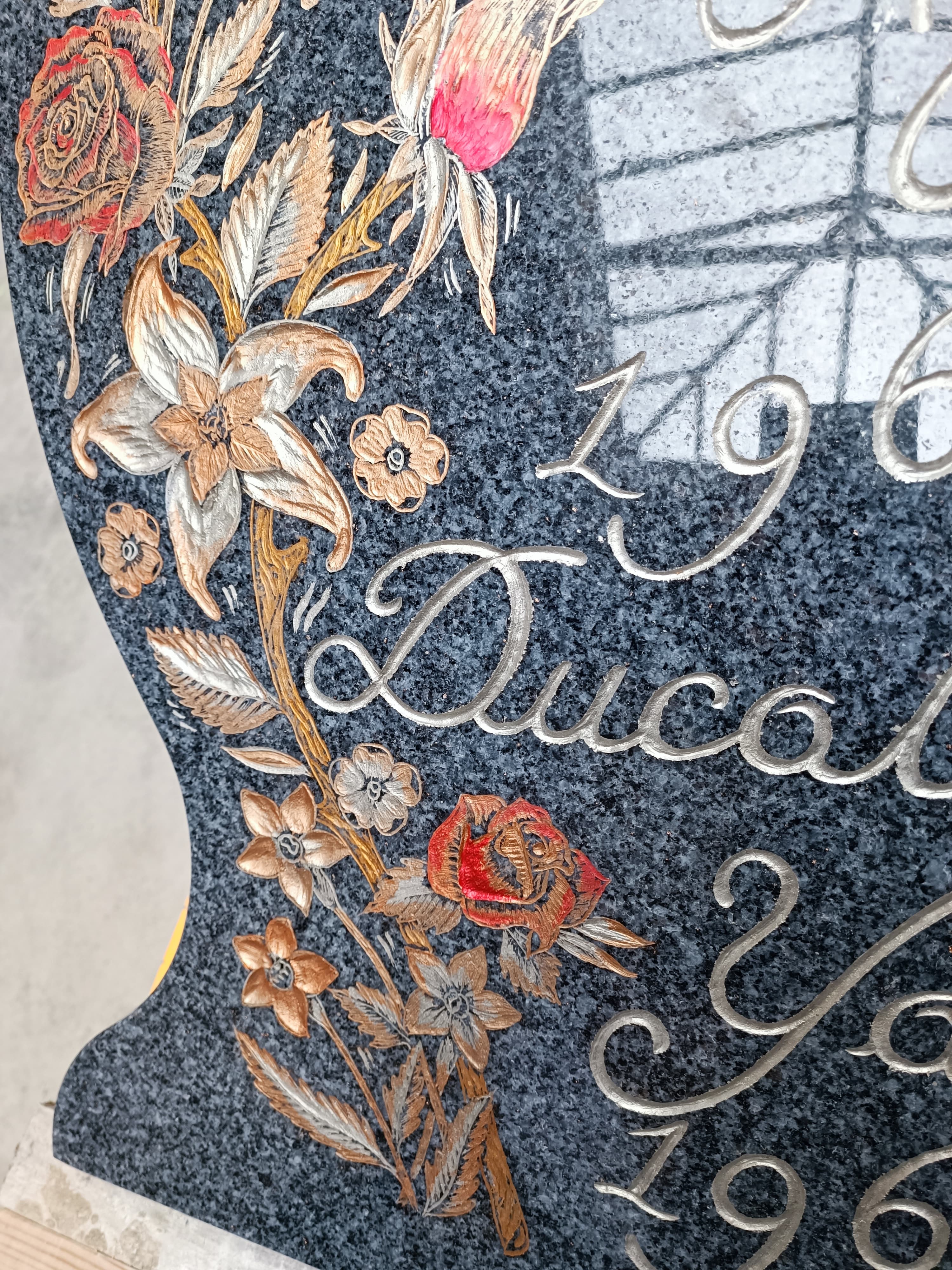 Stèles gravées Arbre de Vie et motifs Floraux
