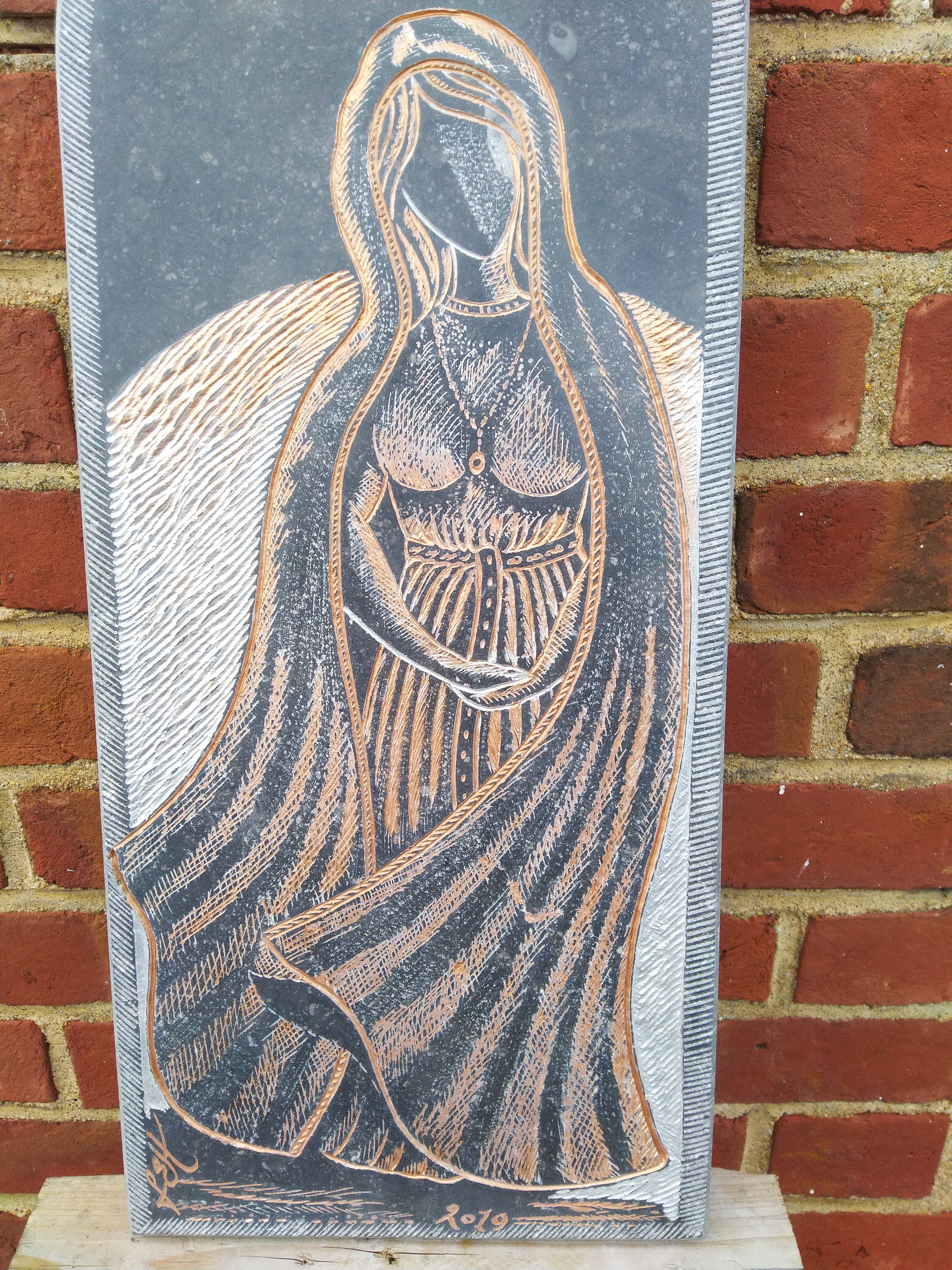 Vierge Gravée dans niche