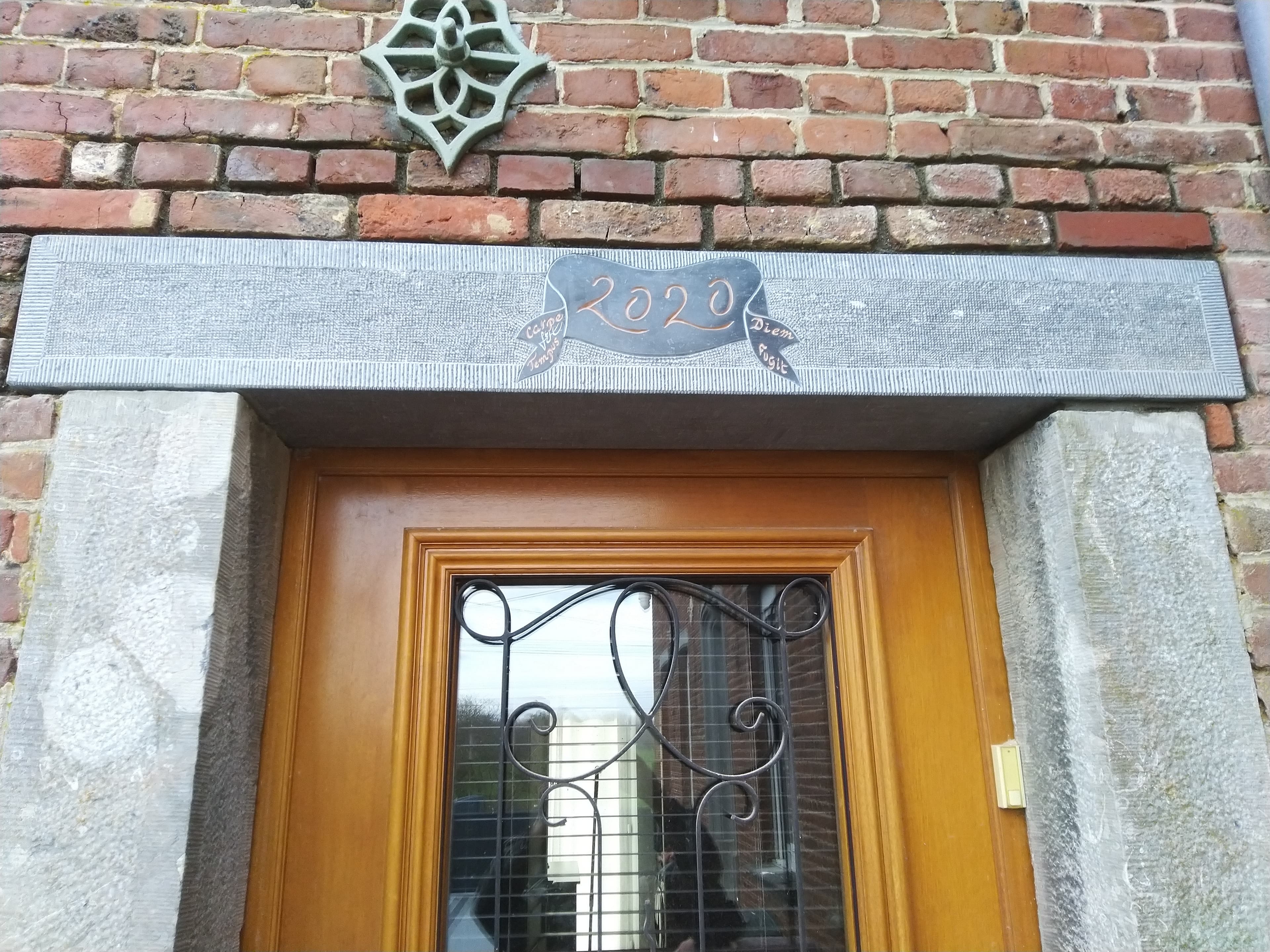 Linteau gravé Med